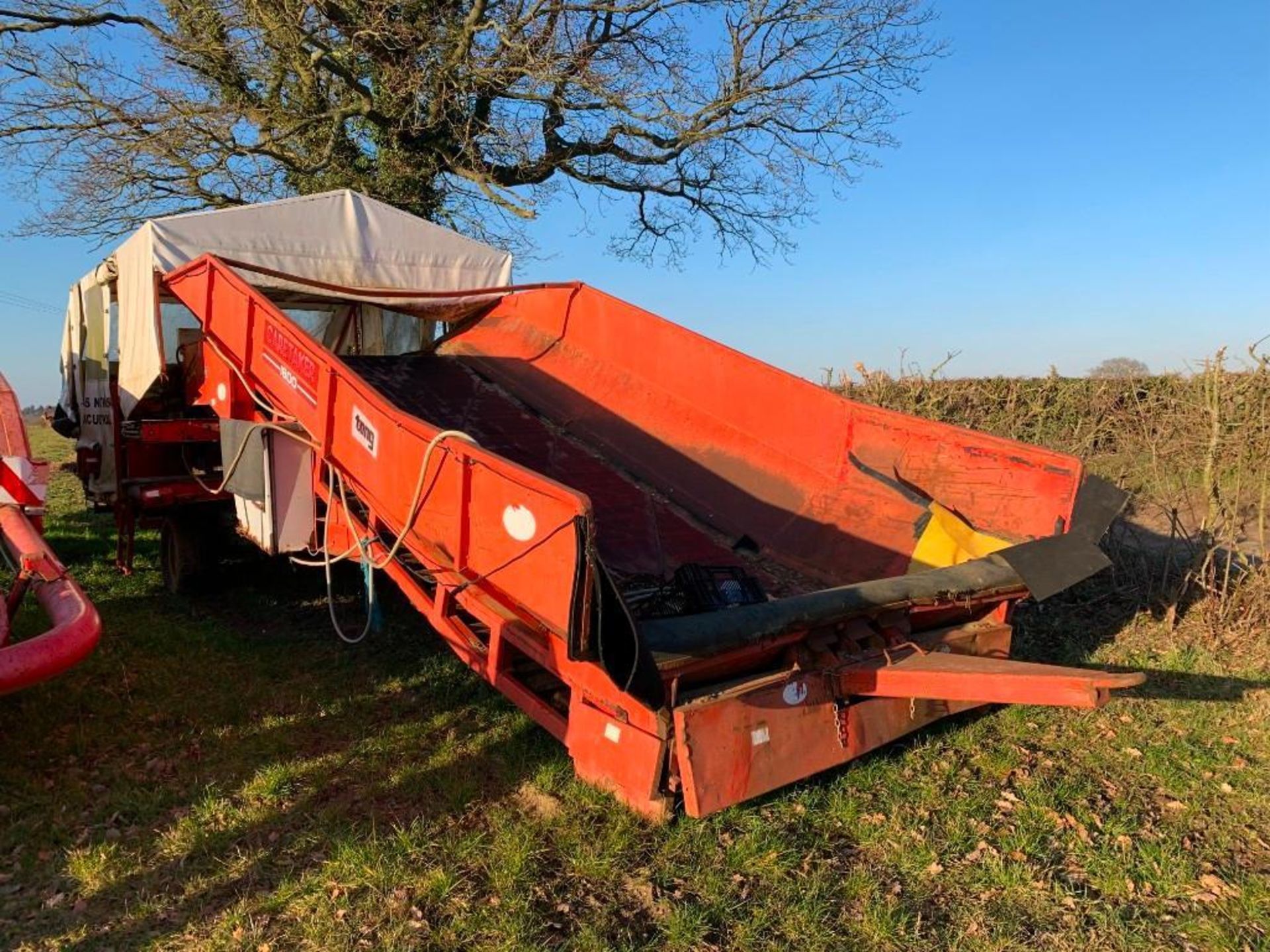 Tong Caretaker 1800 Grader