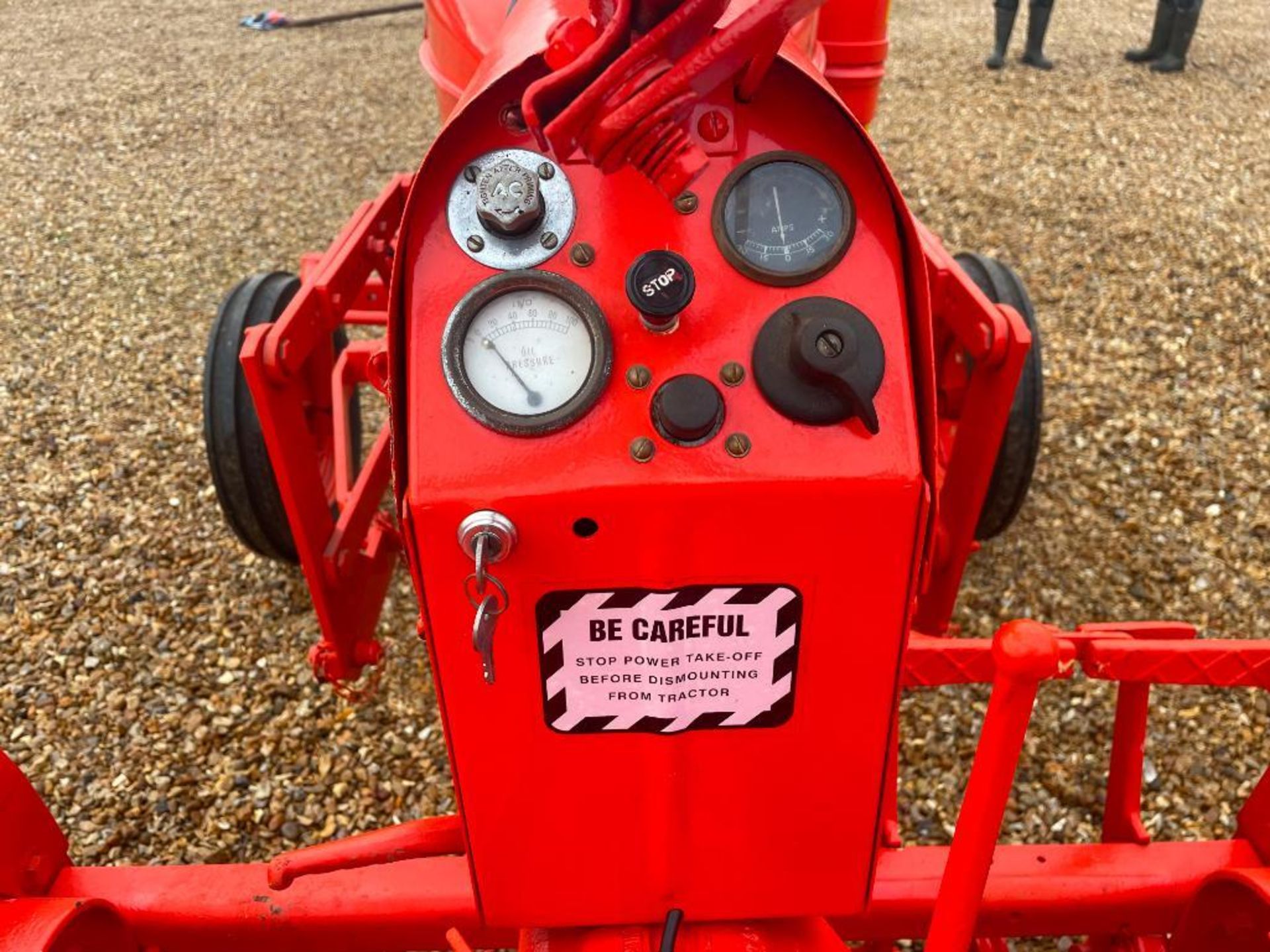 c.1962 Allis Chalmers D-270 P3 diesel 2wd tractor on 5.00-15 front and 8.3-24 rear wheels and tyres - Image 8 of 23