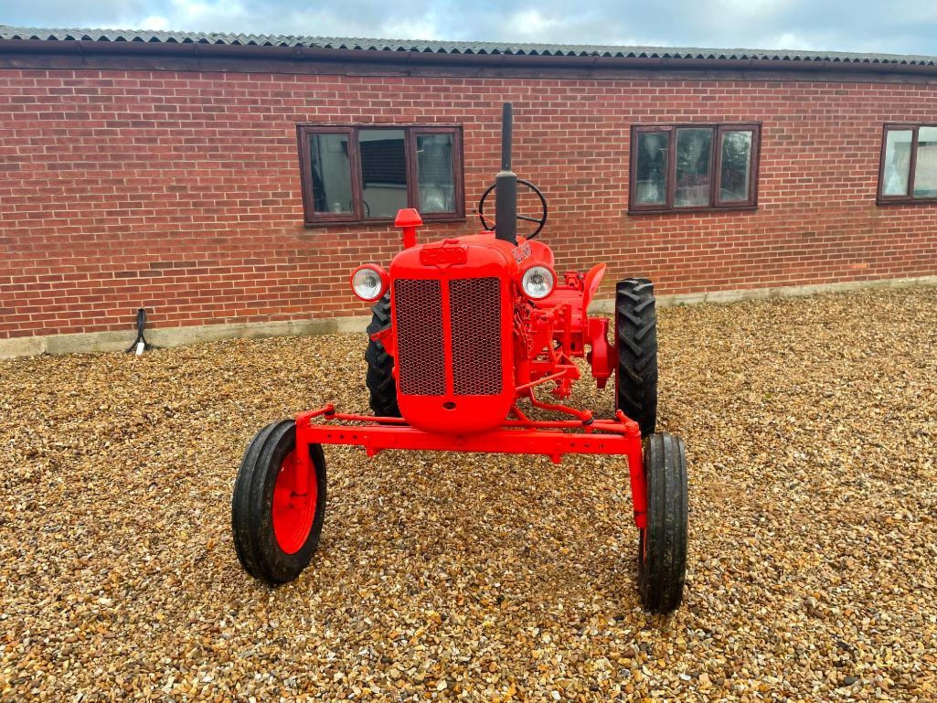c.1962 Allis Chalmers D-270 P3 diesel 2wd tractor on 5.00-15 front and 8.3-24 rear wheels and tyres - Image 3 of 23