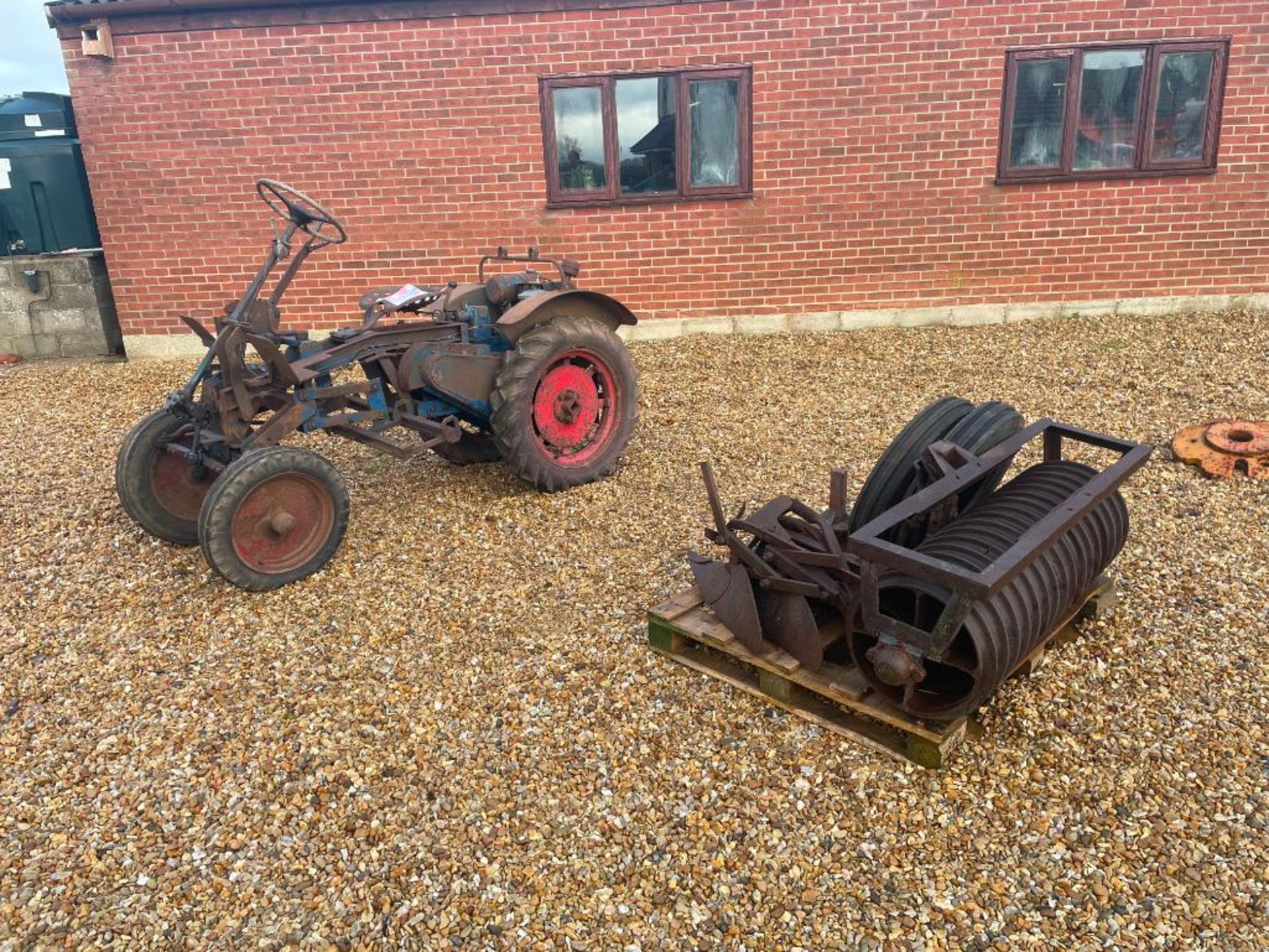 1949 Garner Light Tractor 2wd petrol tractor with JAP Model S air cooled engine on 7.50-16 front and - Image 13 of 19