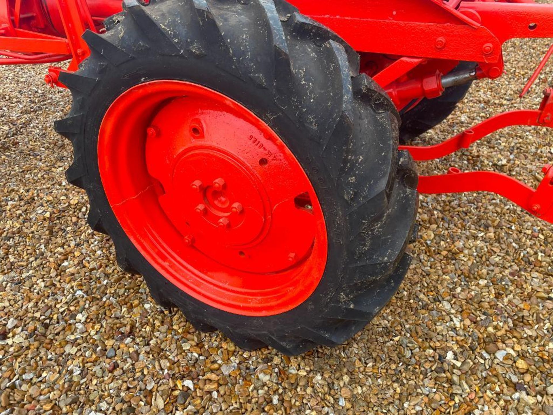 c.1962 Allis Chalmers D-270 P3 diesel 2wd tractor on 5.00-15 front and 8.3-24 rear wheels and tyres - Image 11 of 23