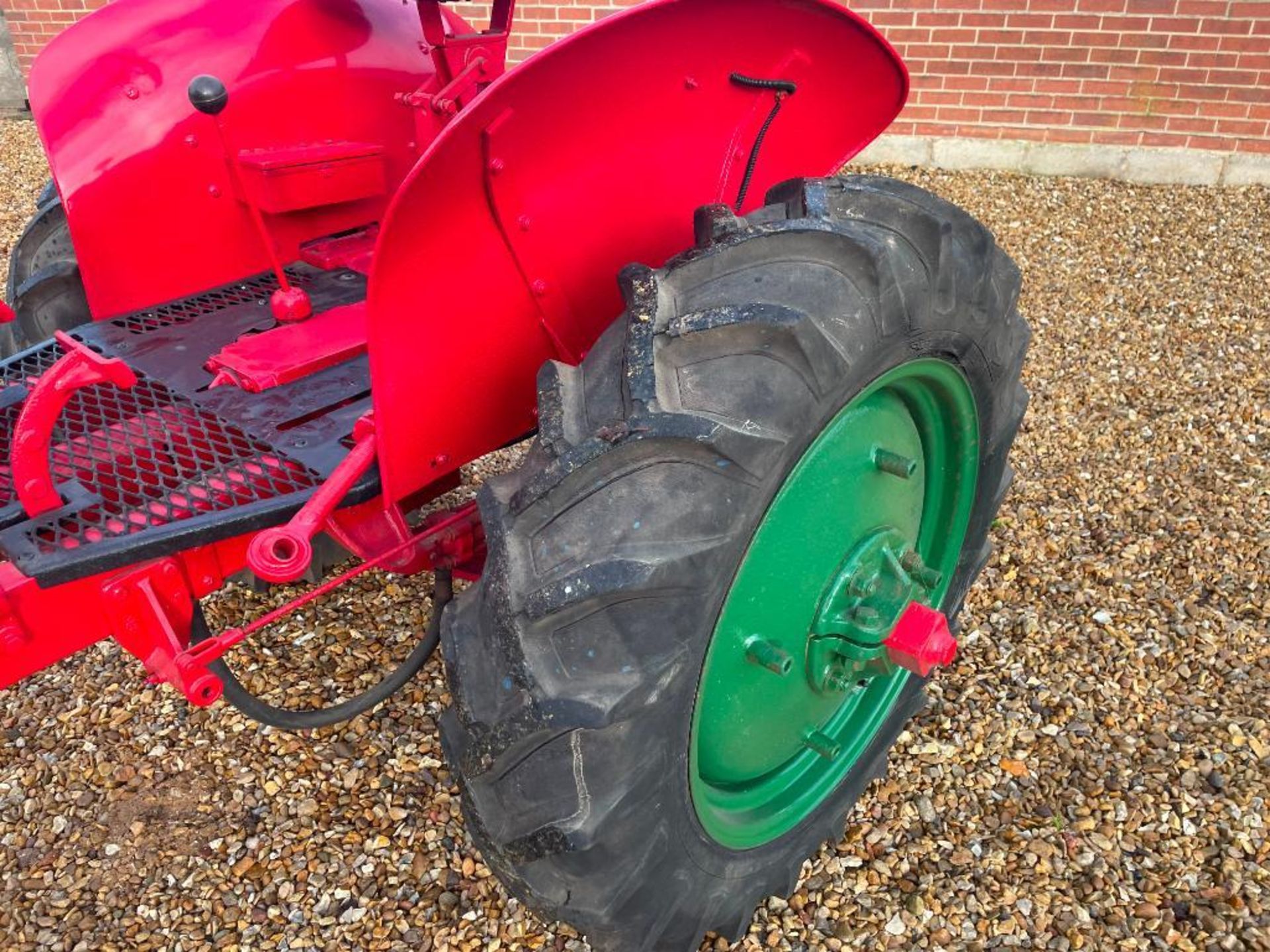 1951 BMB President TVO 2wd tractor on 4.00-15 front and 900-24 rear wheels and tyres with rear linka - Image 5 of 20