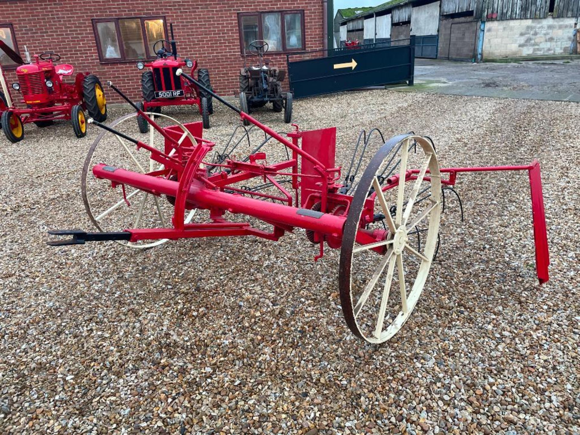 Massey Harris Dickie Model H hay turner with swath tines and hay collector, trailed. Serial No: 1248 - Image 2 of 9