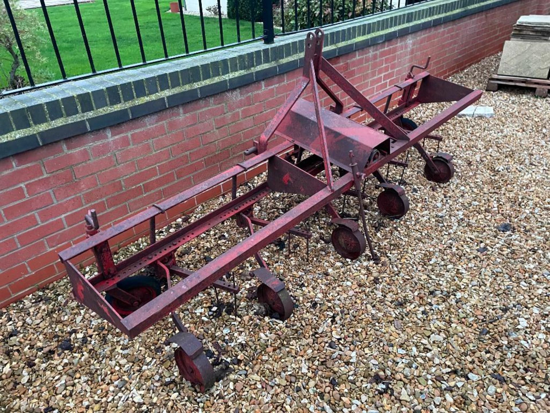 Sugar beet separator 6 row, PTO driven, linkage mounted - Image 2 of 3
