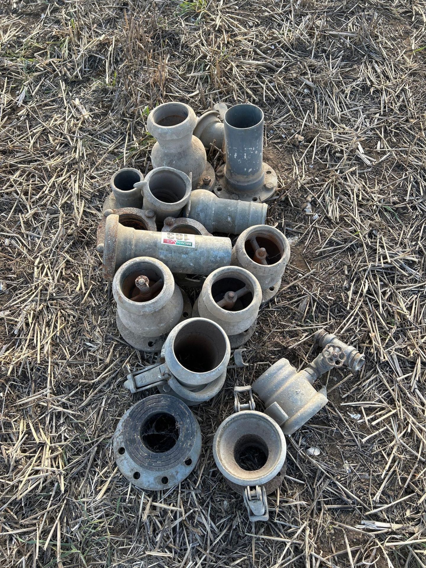 Qty of assorted valves - Image 2 of 2