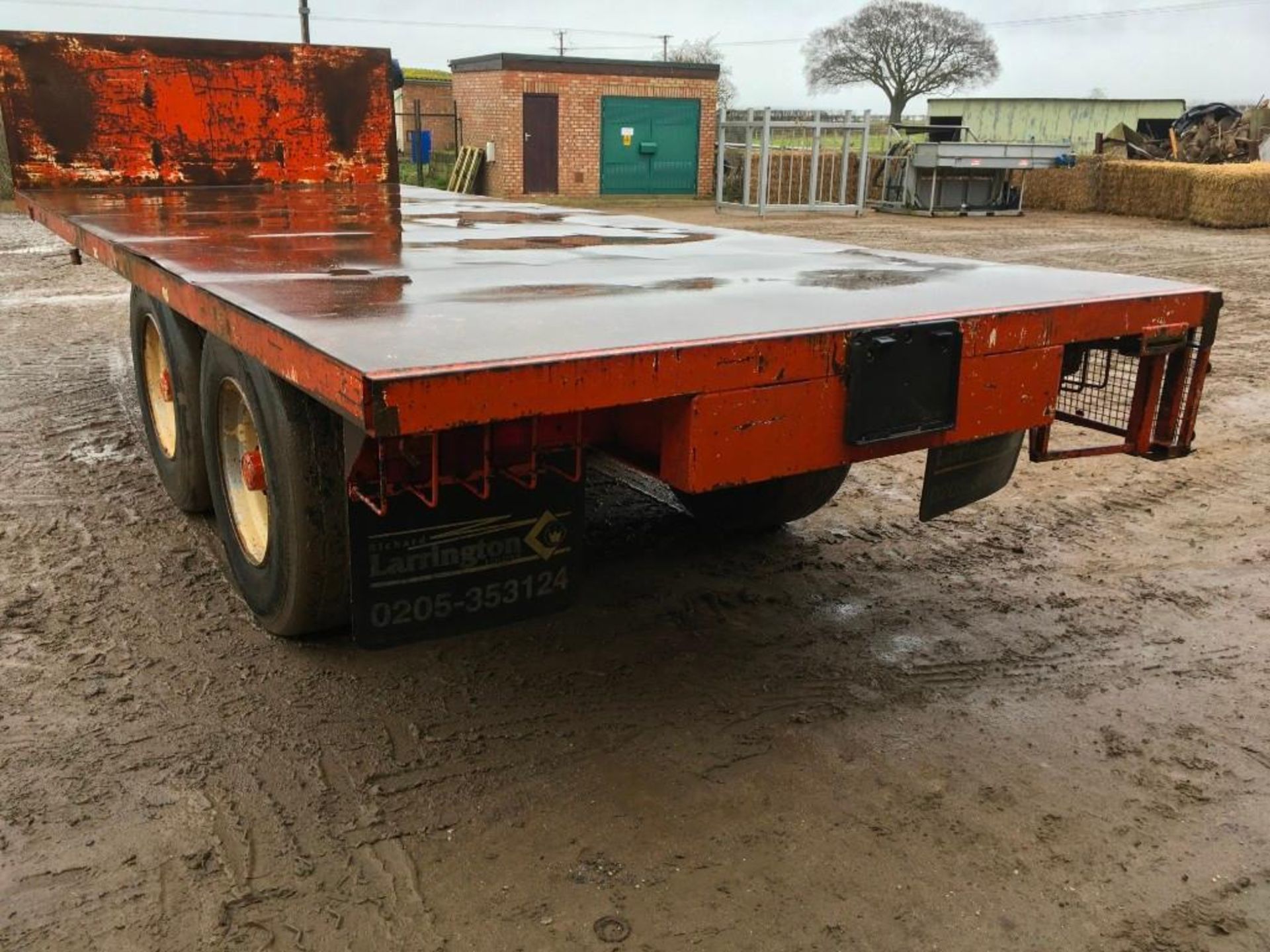 1995 Richard Larrington twin axle flatbed trailer with commercial axle, hydraulic brakes, sprung dra - Image 4 of 7