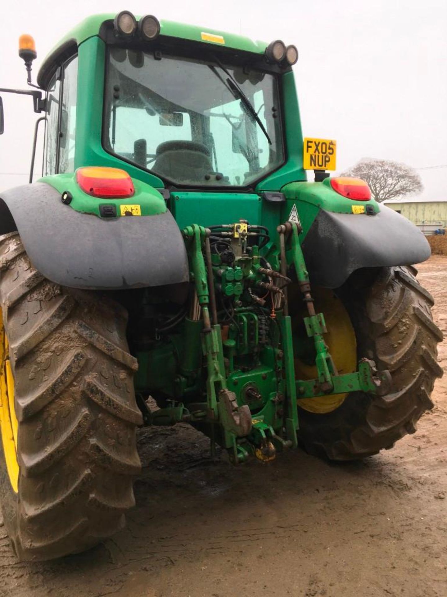 2005 John Deere 6920 40kph tractor with Power Quad gear box, 2 rear spool valves, front and rear lin - Image 7 of 9