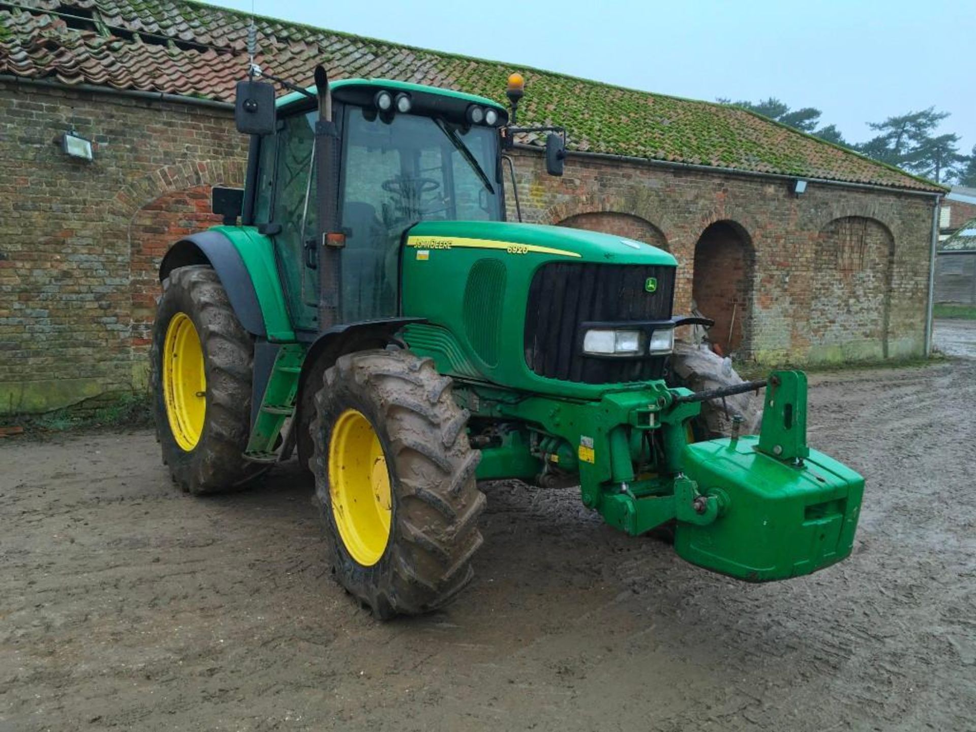 2005 John Deere 6920 40kph tractor with Power Quad gear box, 2 rear spool valves, front and rear lin - Image 3 of 9