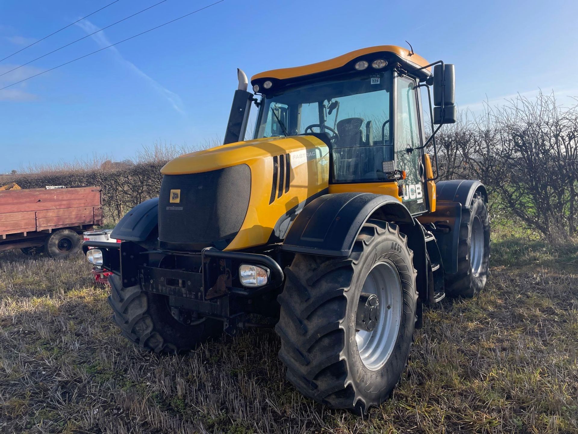 2012 JCB Fastrac 3200, P-Tronic, 4wd, 250hp, hours: 9,500, reg: FX12 JJY, serial no: JCB 28565C01272