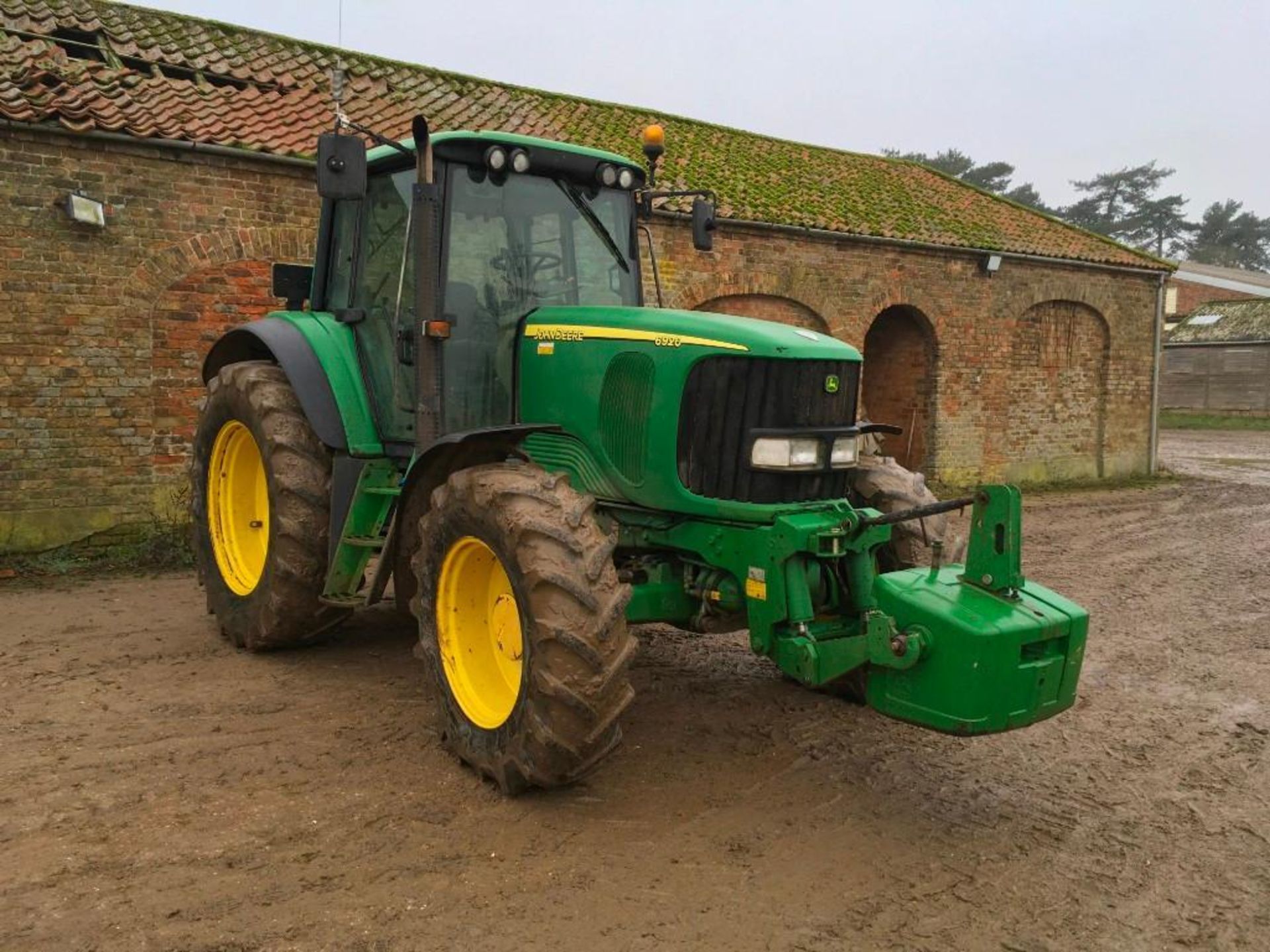 2005 John Deere 6920 40kph tractor with Power Quad gear box, 2 rear spool valves, front and rear lin - Image 4 of 9