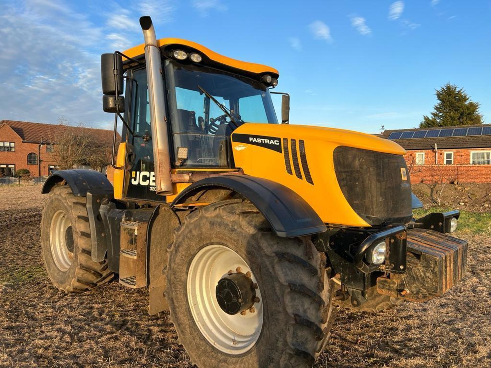 2012 JCB Fastrac 3200, P-Tronic, 4wd, 250hp, hours: 9,500, reg: FX12 JJY, serial no: JCB 28565C01272 - Image 3 of 17