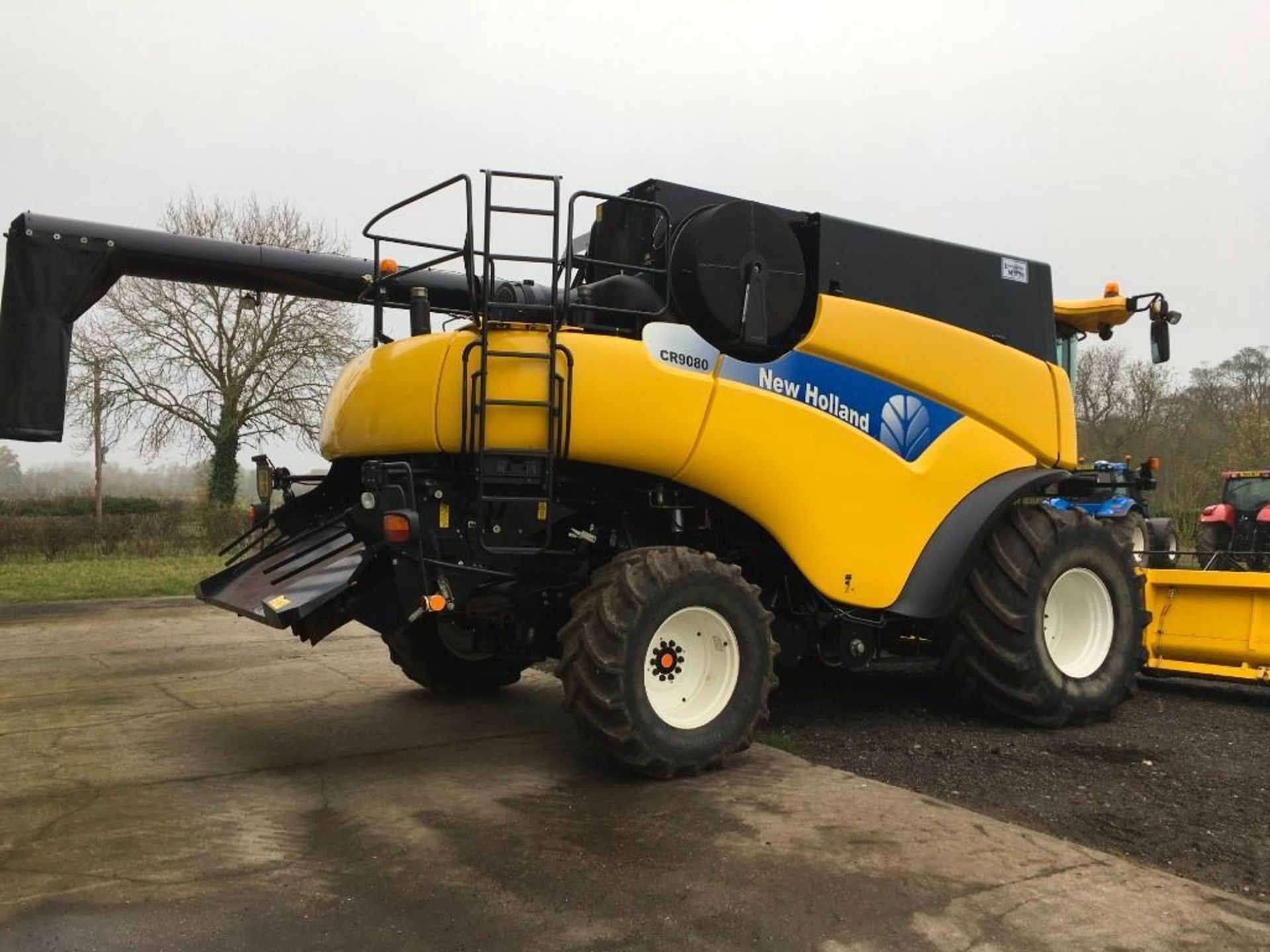 2009 New Holland CR9080 Elevation 2wd combine harvester with 30ft header and trailer, 2 electric sid - Image 3 of 10