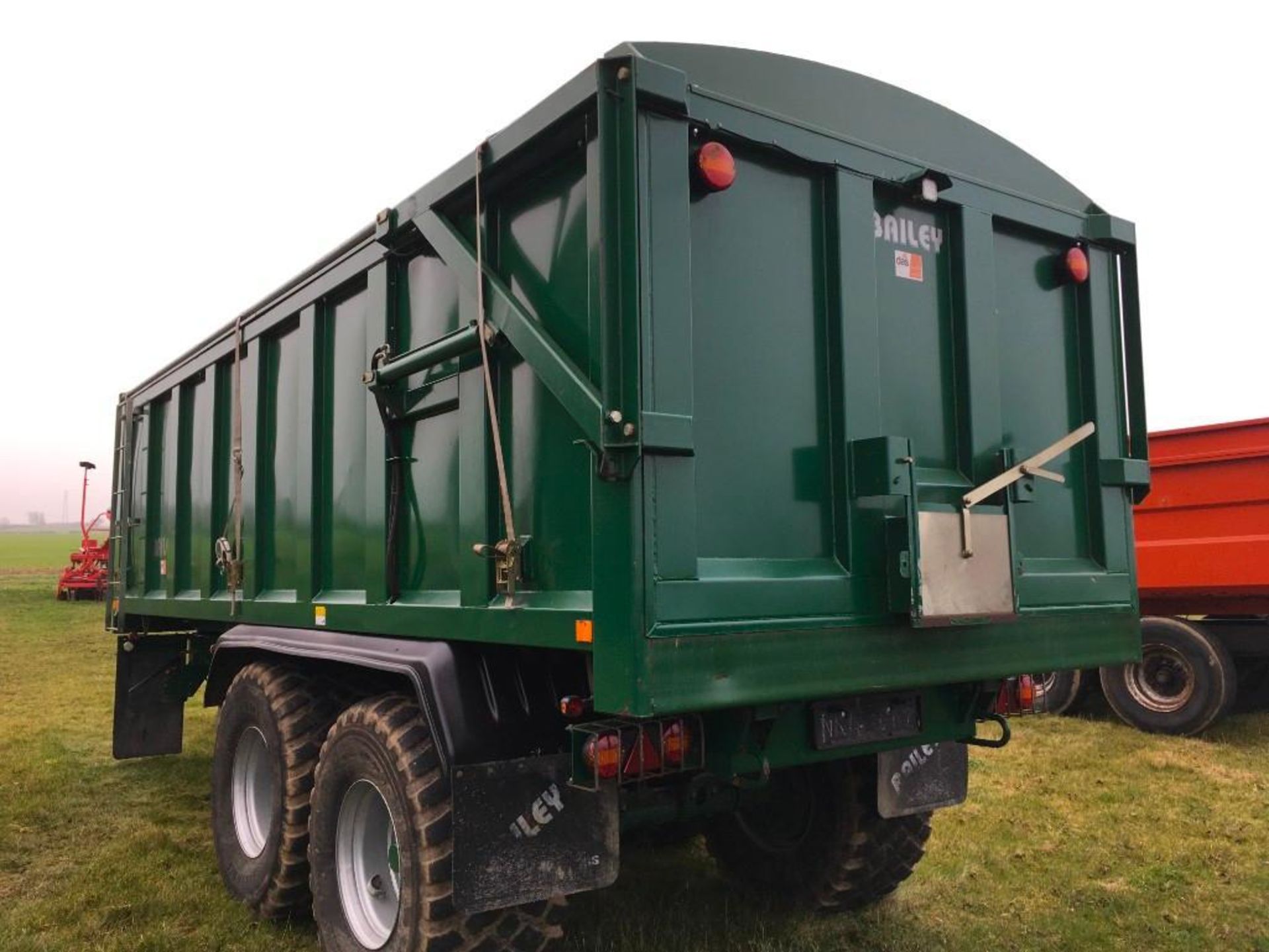 2015 Bailey Trailers 16T twin axle grain trailer with hydraulic jack, hydraulic brakes, sprung draw - Image 3 of 12