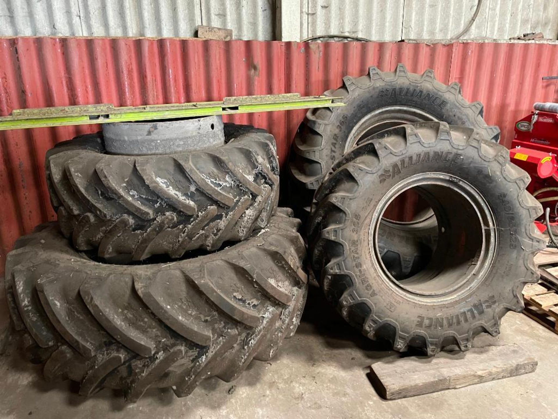 Set Alliance 540/65R28 front and Alliance 650/65R38 rear dual wheels and tyres with clamps - Image 3 of 3