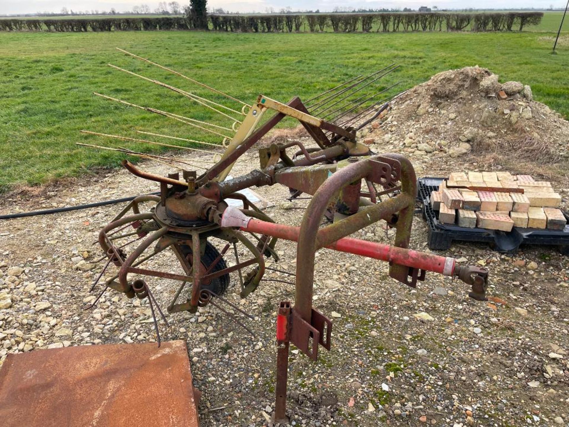 Lely twin rotor haybob, PTO driven, linkage mounted. Serial No: 70032818F - Image 3 of 4