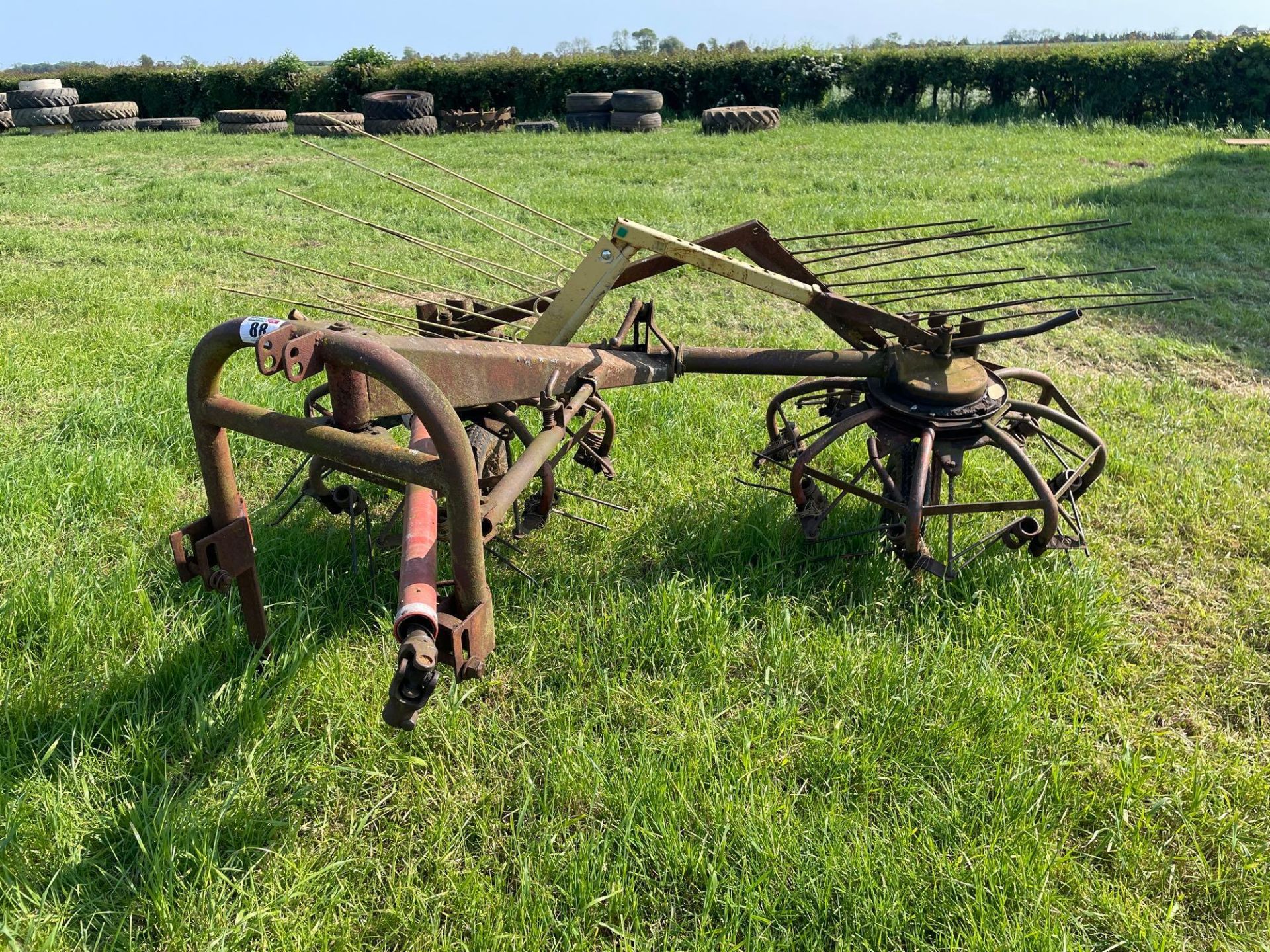 Lely twin rotor haybob, PTO driven, linkage mounted. Serial No: 70032818F - Image 4 of 4