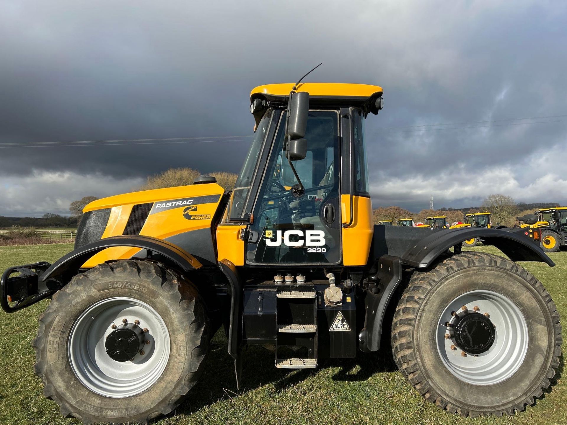 2009 JCB Fastrac 3230 with plus pack, 65kph, 3 rear spool valves. Datatagged. On Ceat 540/65R30 fron - Image 2 of 13