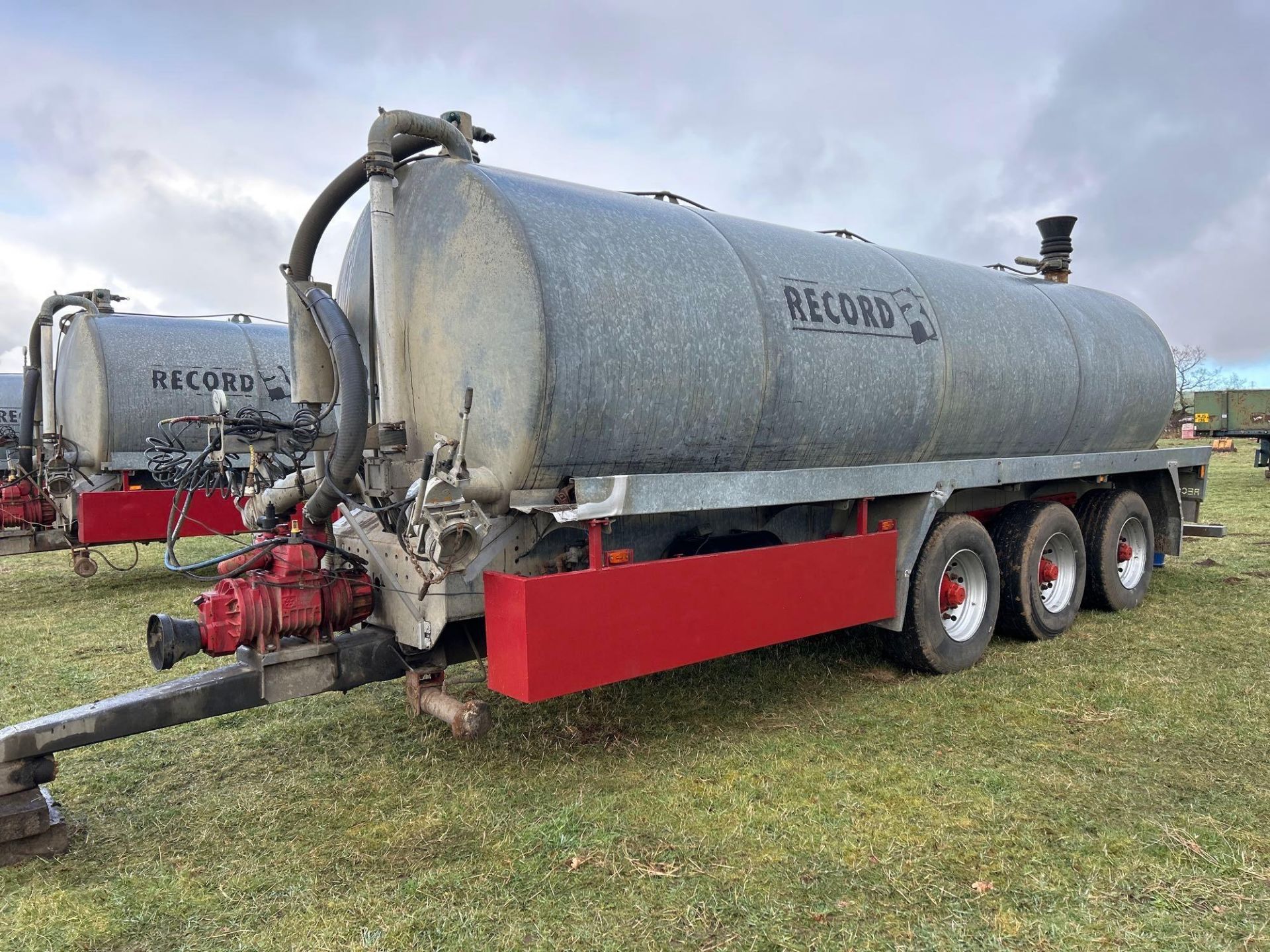 Record P33T tri axle slurry tanker, 23m3, load sensing, air brakes, air suspension, ROR commercial a - Image 2 of 5