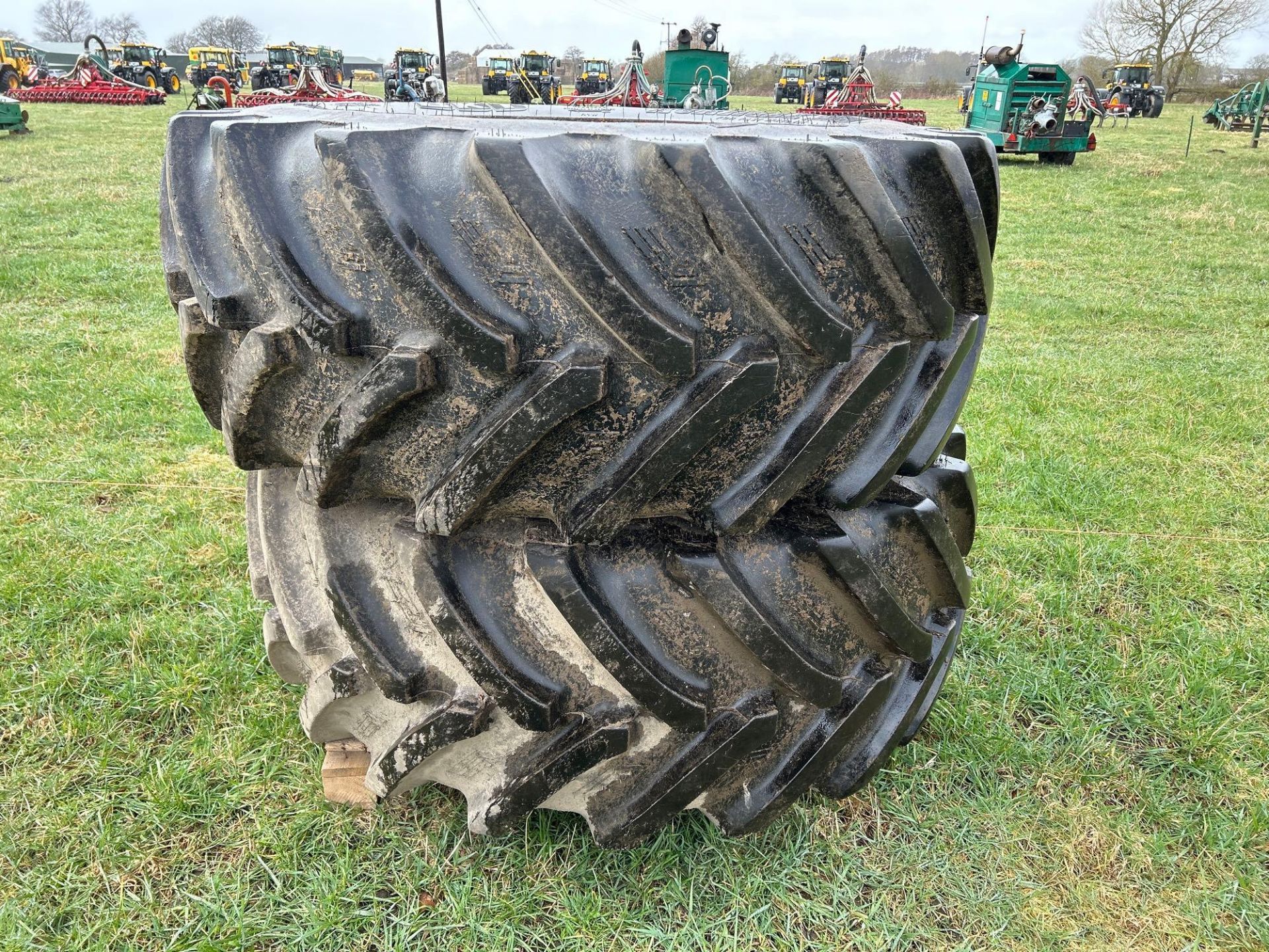 Pair of BKT 600/70R30 tyres and wheels to fit JCB 4000 series Fastrac - Image 3 of 3