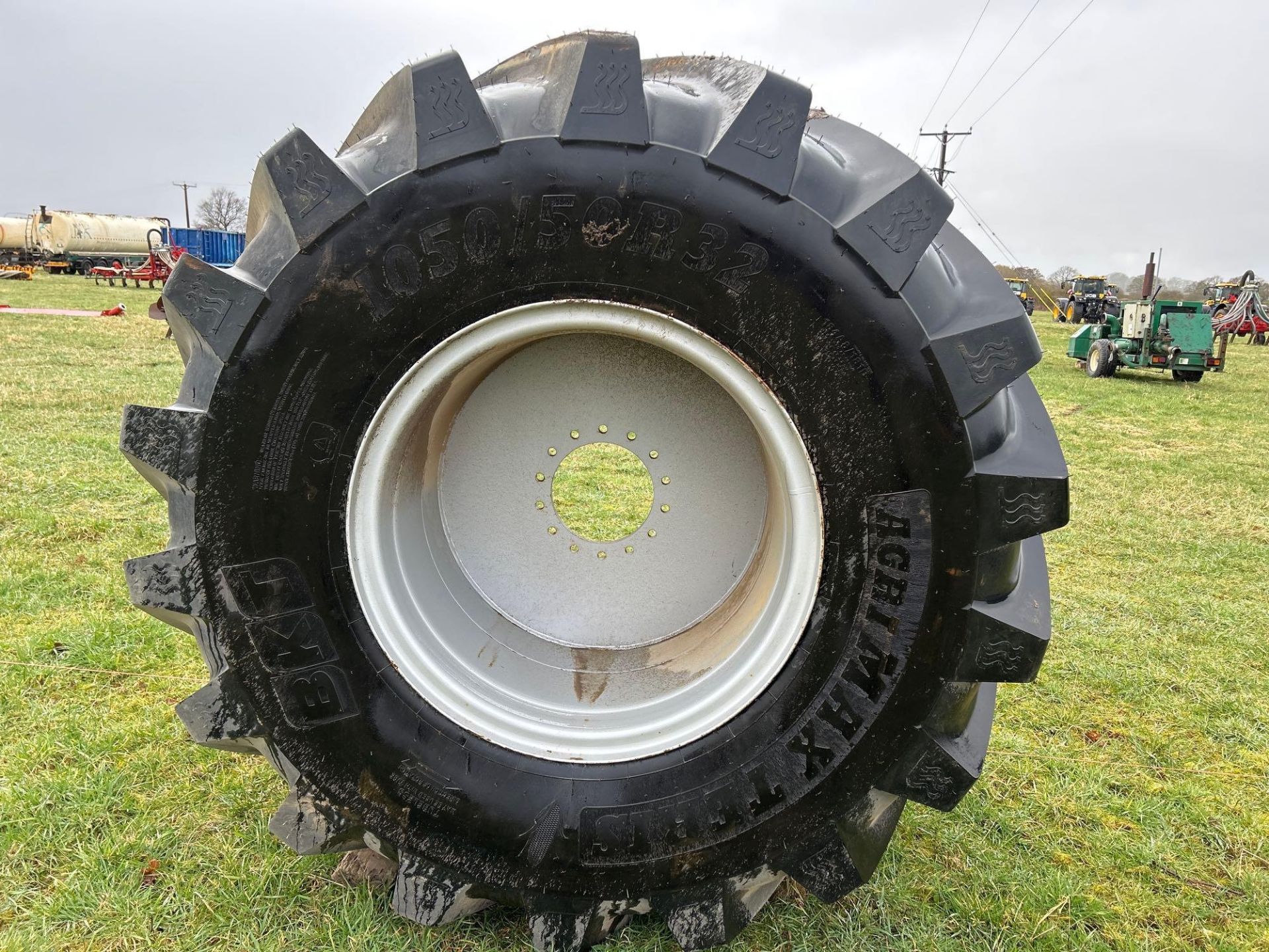 1 x BKT 1050/50R32 tyre and wheel. Brand new. - Image 3 of 3