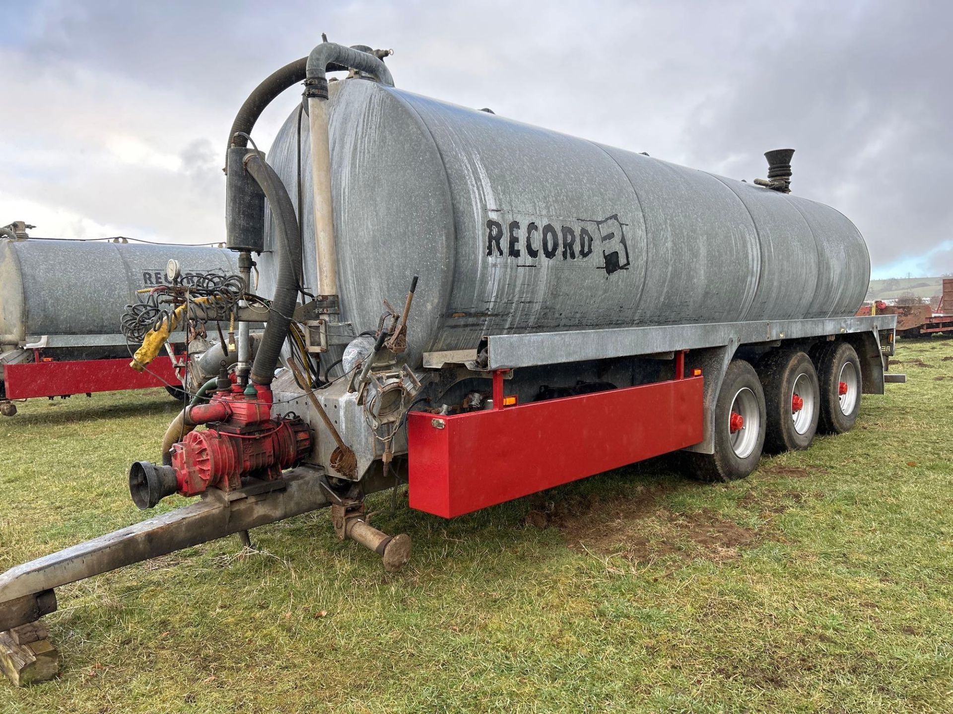 Record P33T tri axle slurry tanker, 23m3, load sensing, air brakes, air suspension, ROR commercial a - Image 2 of 4