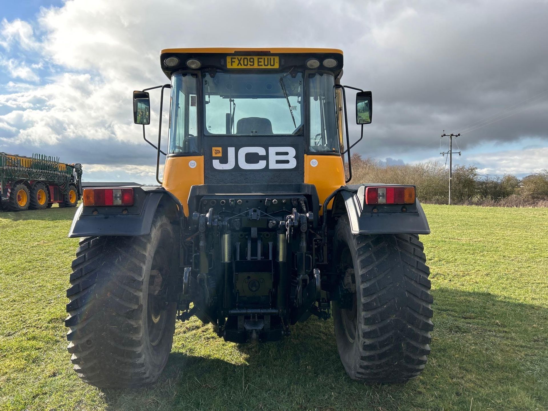 2009 JCB Fastrac 3230, 65kph, 3 rear spool valves. Datatagged. On Firestone 540/65R30 front and Noki - Image 3 of 13