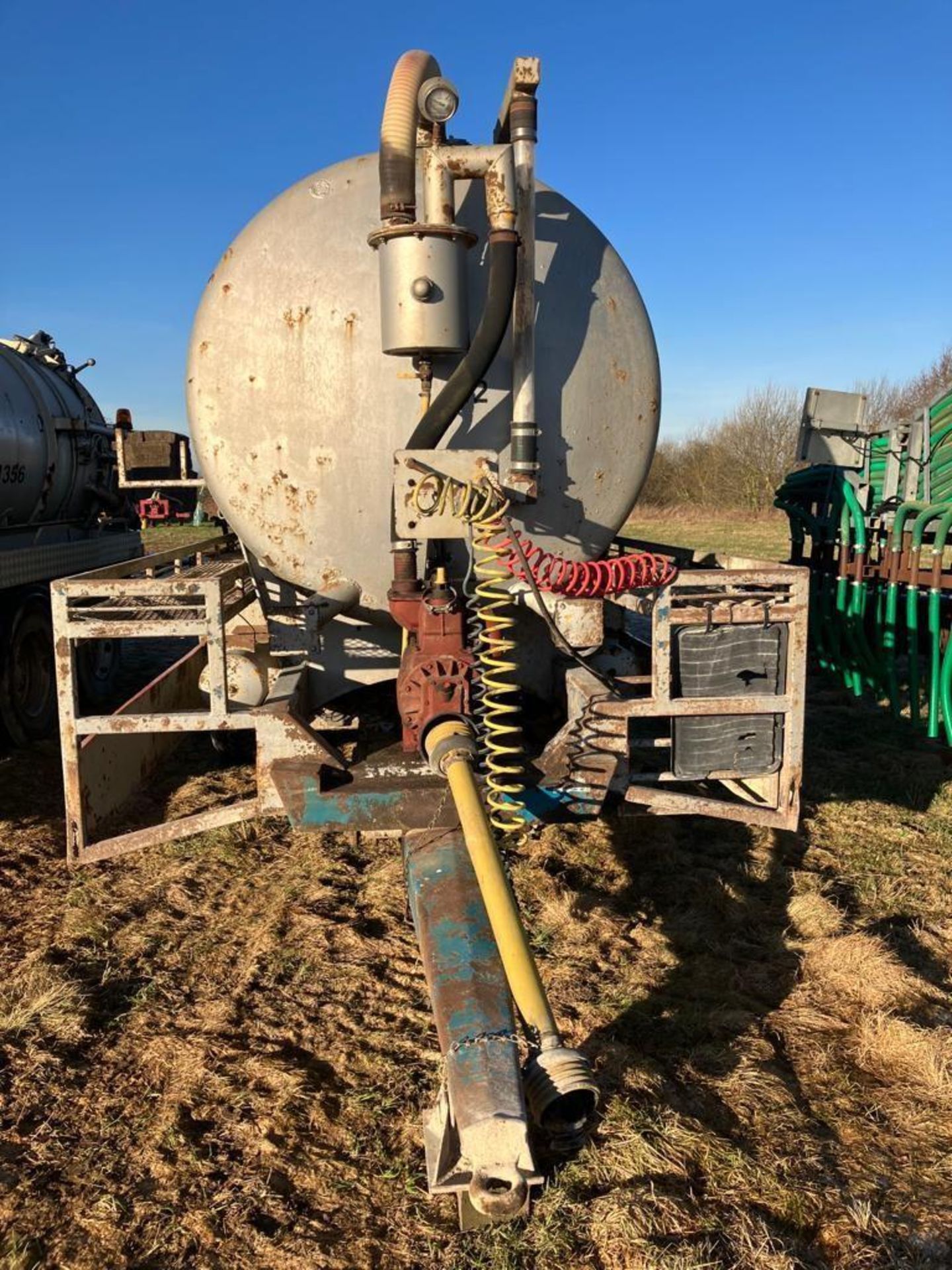 16 m3 Whale barrel tanker mounted on Ken Wootton chassis, ROR commercial axles, sprung draw bar, air - Image 9 of 10