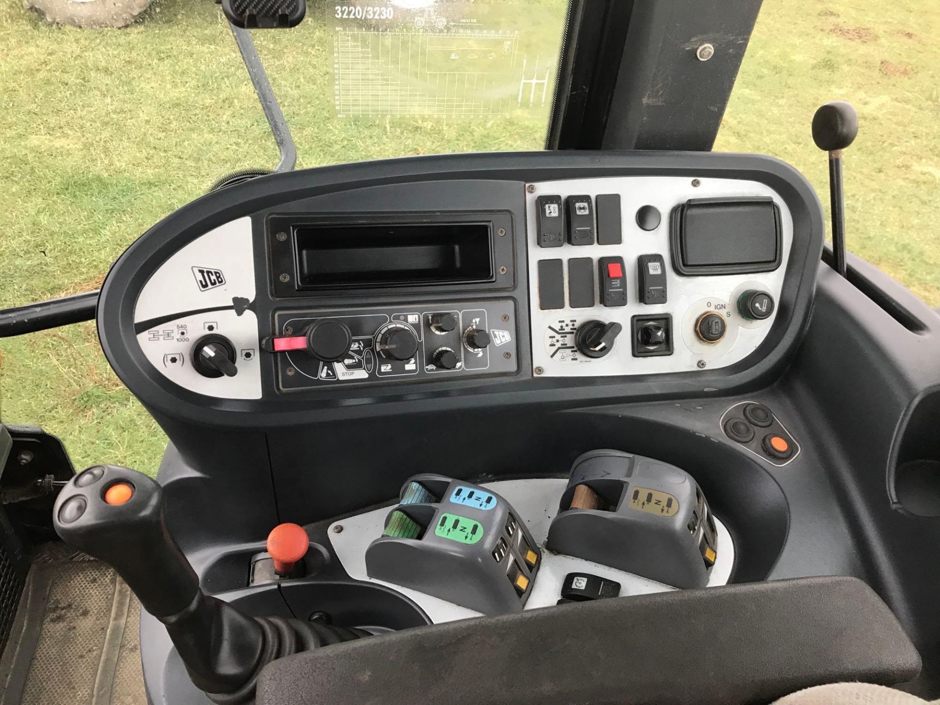 2006 JCB Fastrac 3230 with plus pack, 65kph, 3 rear spool valves. Datatagged. On BKT 540/65R30 front - Image 11 of 17