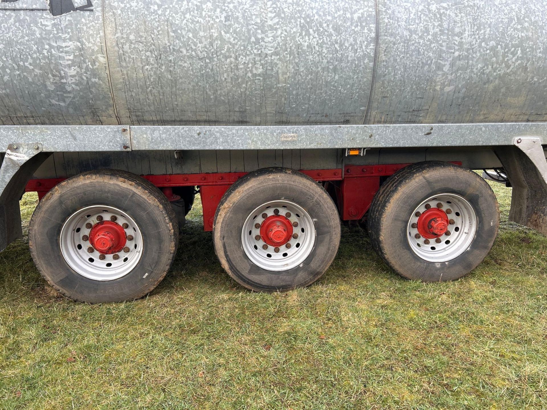 Record P33T tri axle slurry tanker, 23m3, load sensing, air brakes, air suspension, ROR commercial a - Image 3 of 5