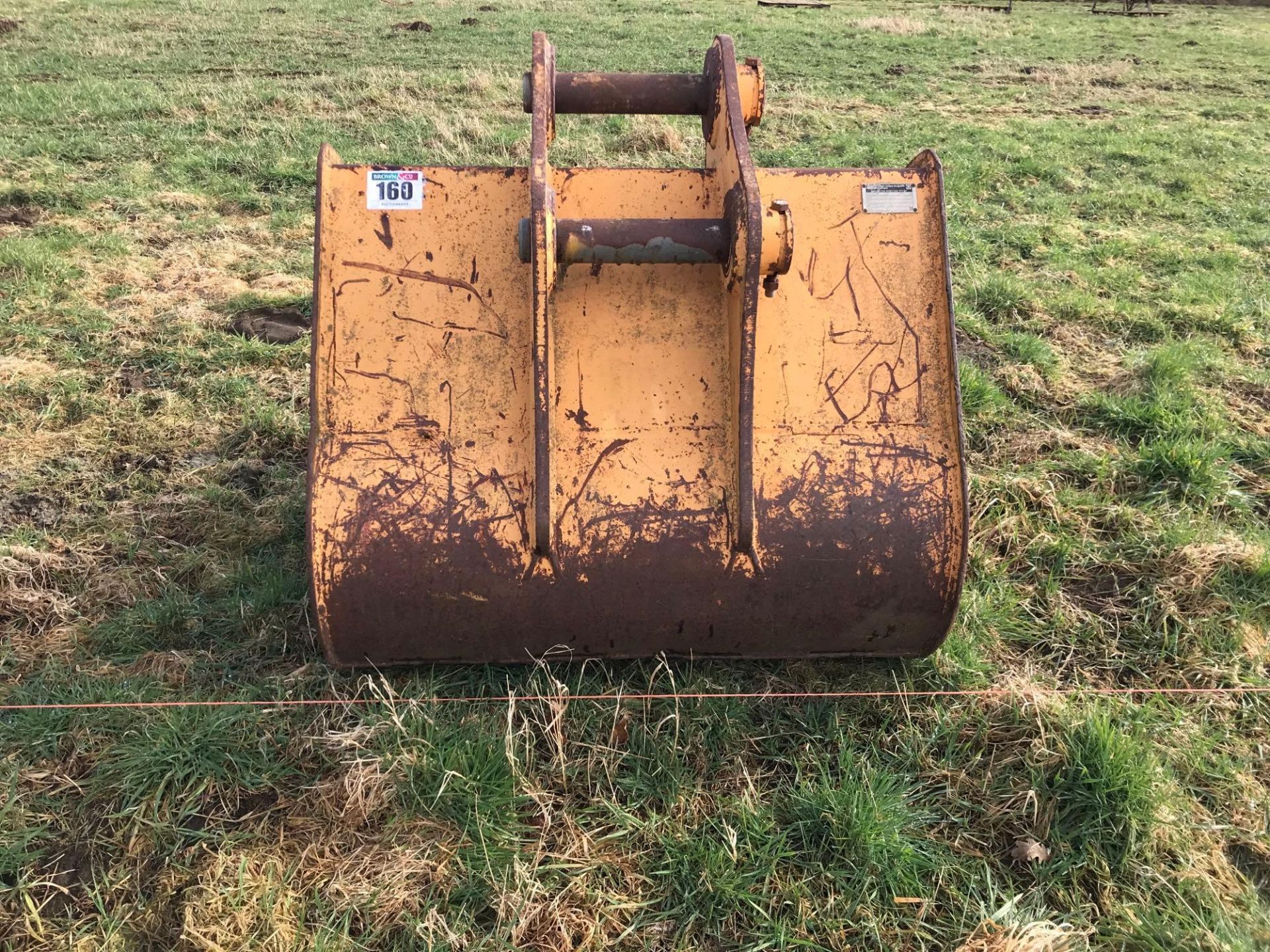 3ft digging bucket