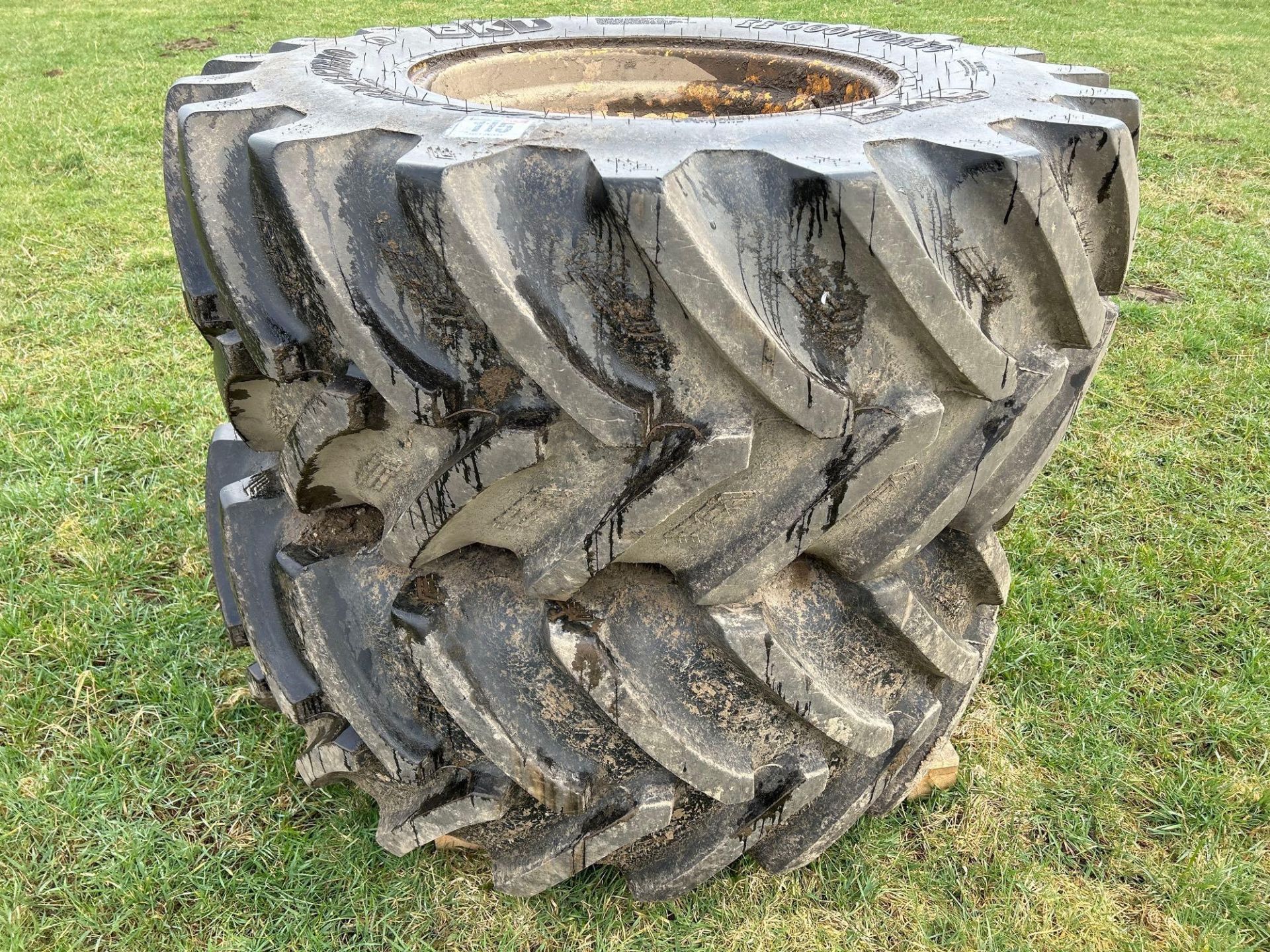 Pair of BKT 600/70R30 tyres and wheels to fit JCB 4000 series Fastrac