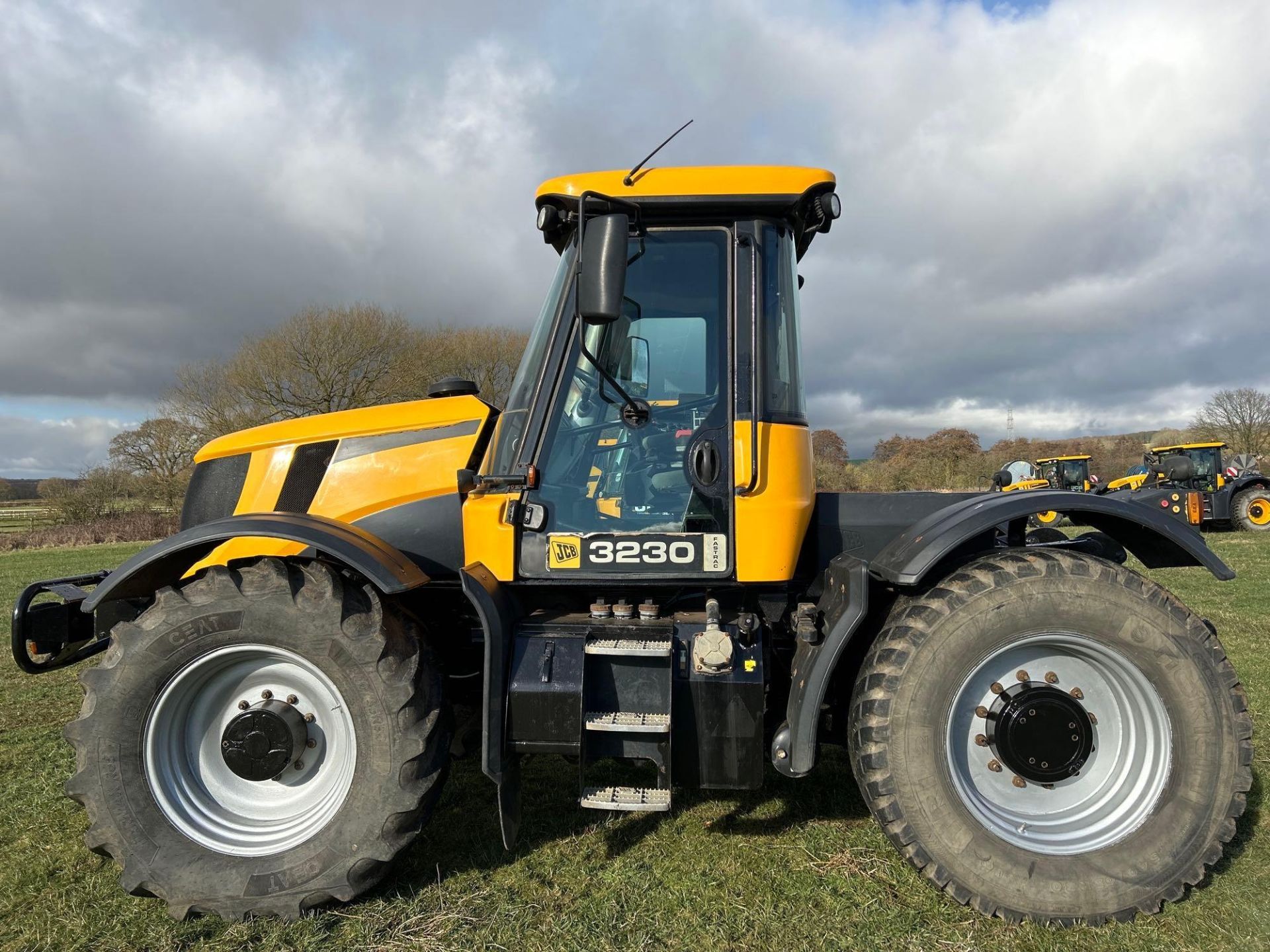 2010 JCB Fastrac 3230 with plus pack, 65kph, 3 rear spool valves. Datatagged. On Ceat 540/65R30 fron - Image 2 of 12