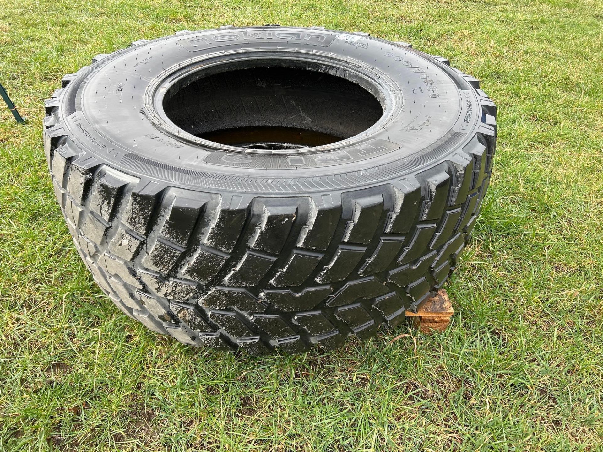 1 x Nokian 600/70R30 tyre - Image 2 of 2