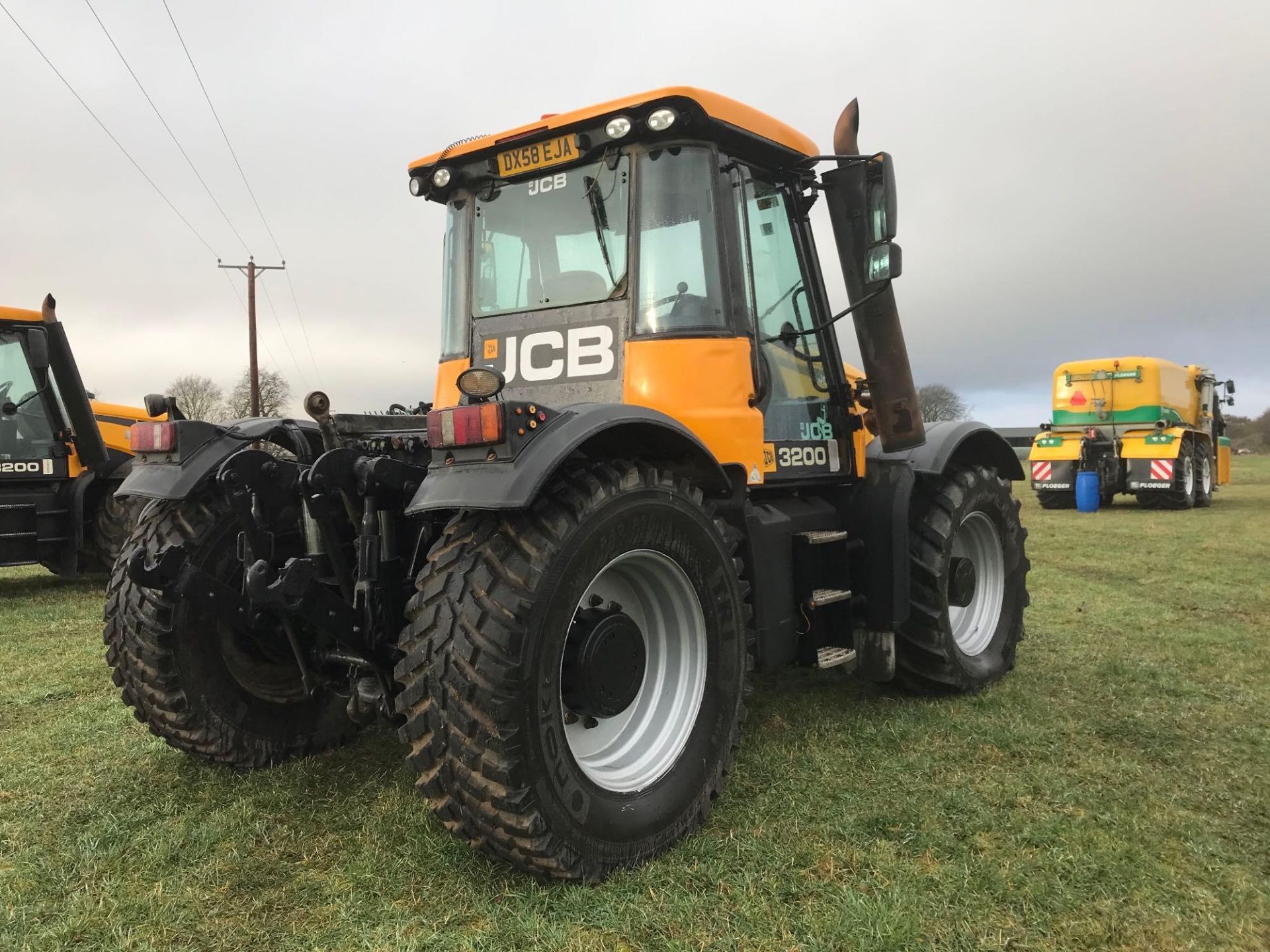 2008 JCB Fastrac 3200 with plus pack, 65kph, 3 rear spool valves. Datatagged. Front linkage. Front P - Image 4 of 12