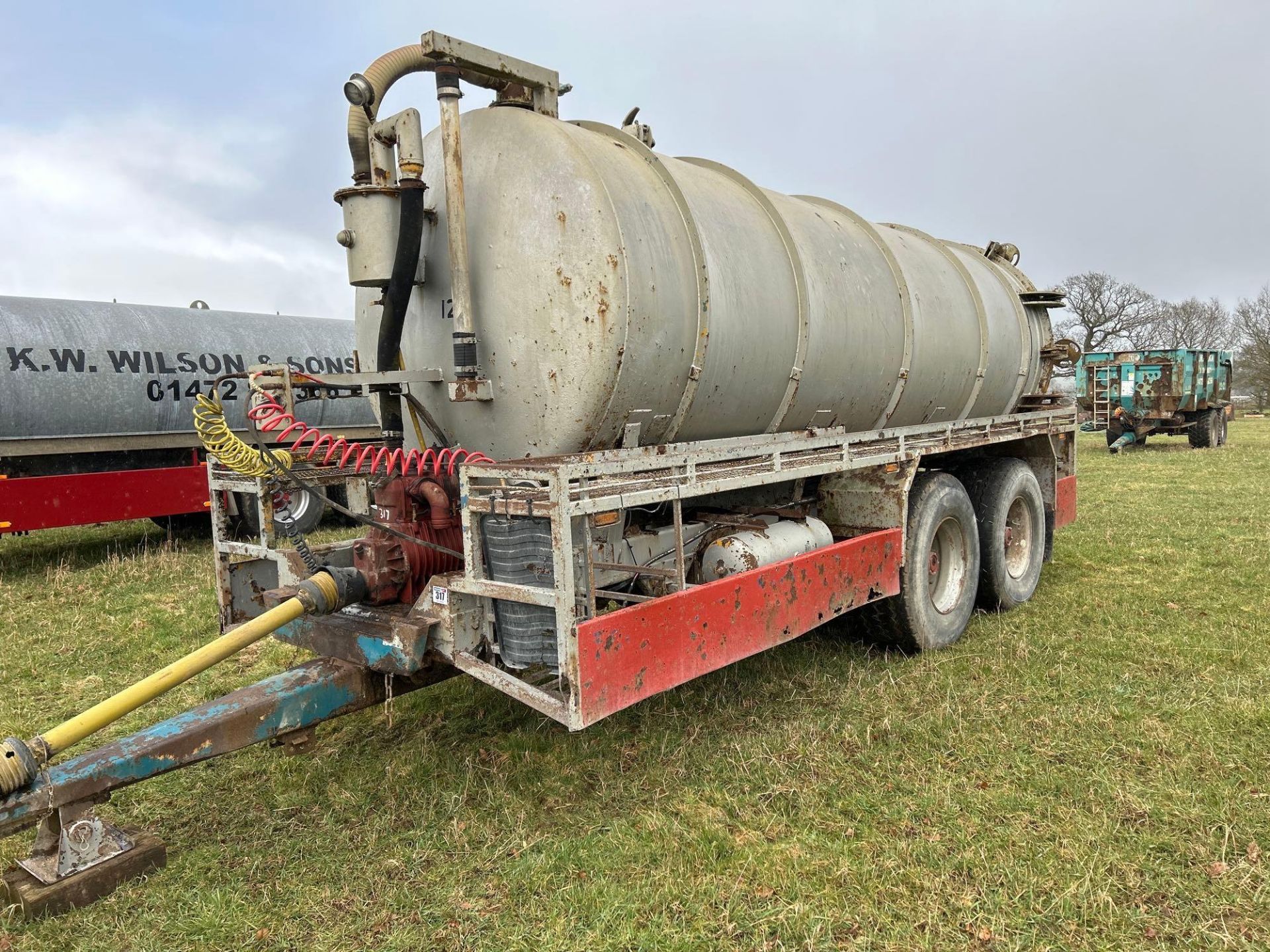 16 m3 Whale barrel tanker mounted on Ken Wootton chassis, ROR commercial axles, sprung draw bar, air - Image 2 of 10