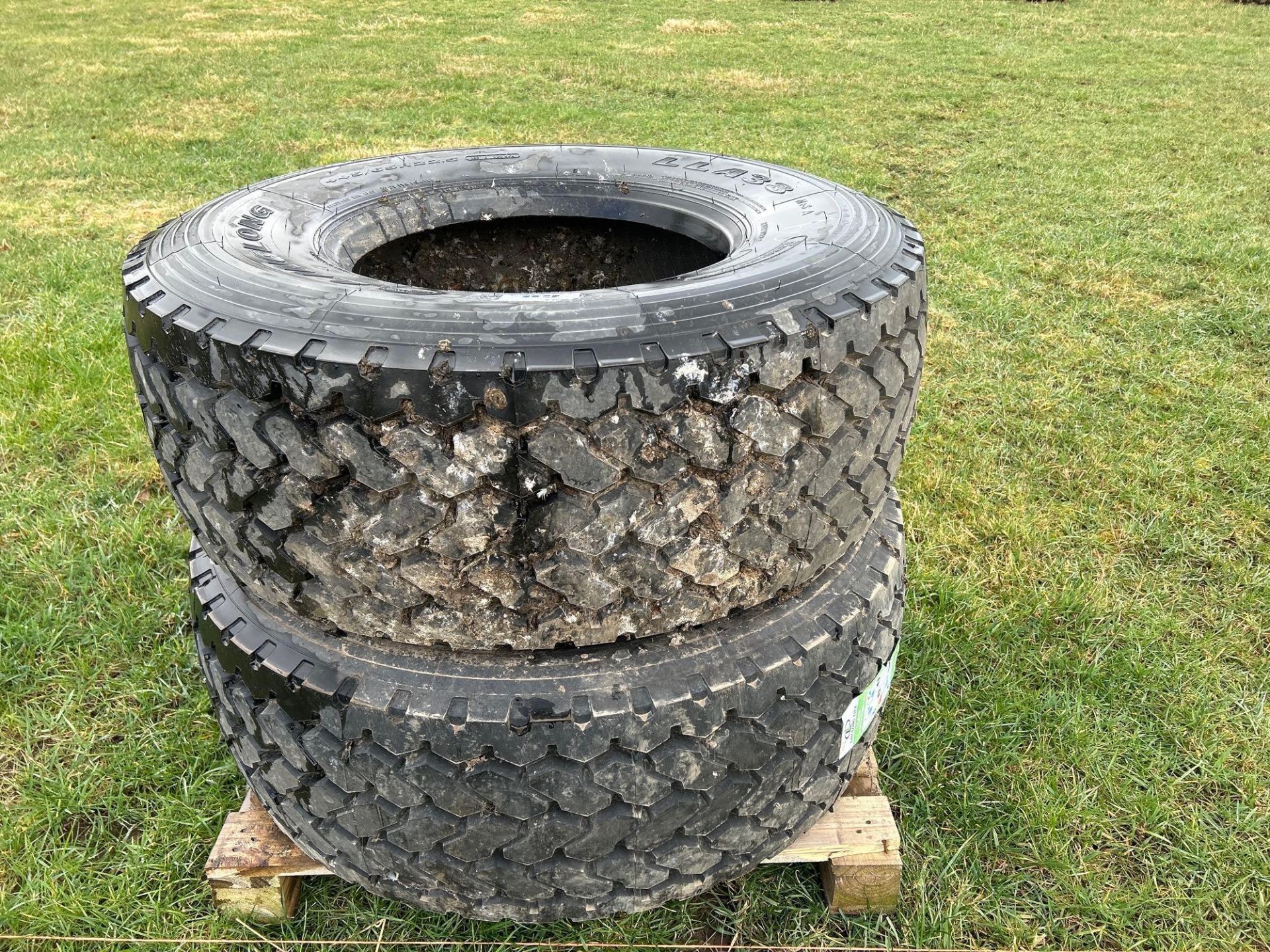 Pair of 445/65R22.5 tyres (brand new)