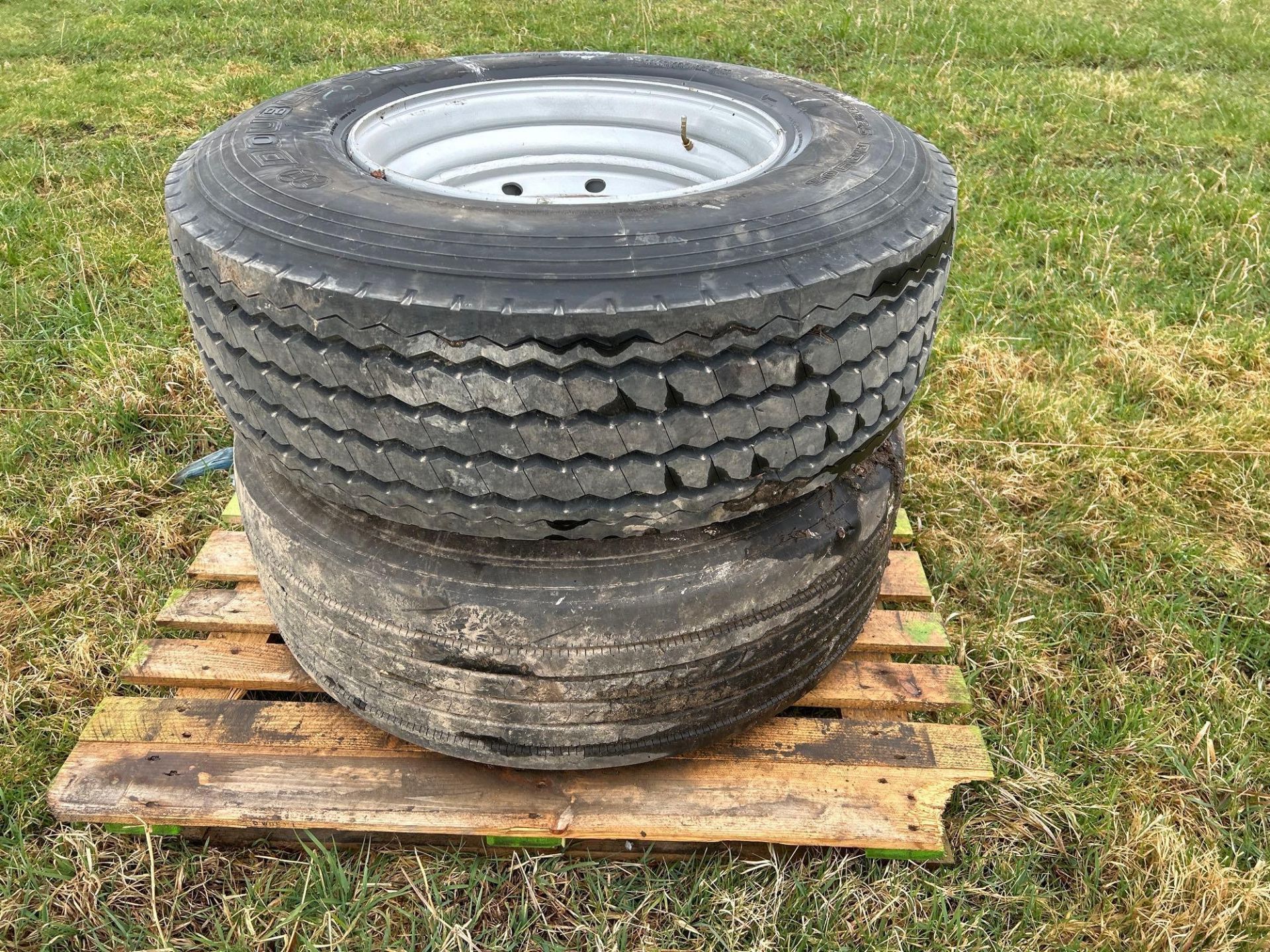 Pair of 385/65R22.5 tyres and wheels. 10 stud. - Image 3 of 3