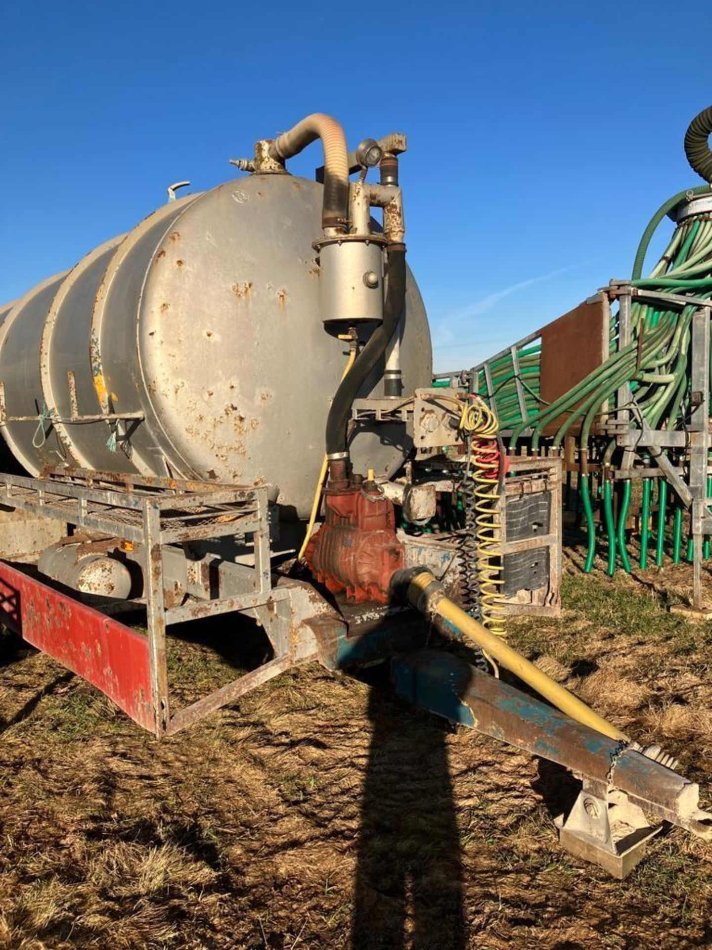 16 m3 Whale barrel tanker mounted on Ken Wootton chassis, ROR commercial axles, sprung draw bar, air - Image 8 of 10