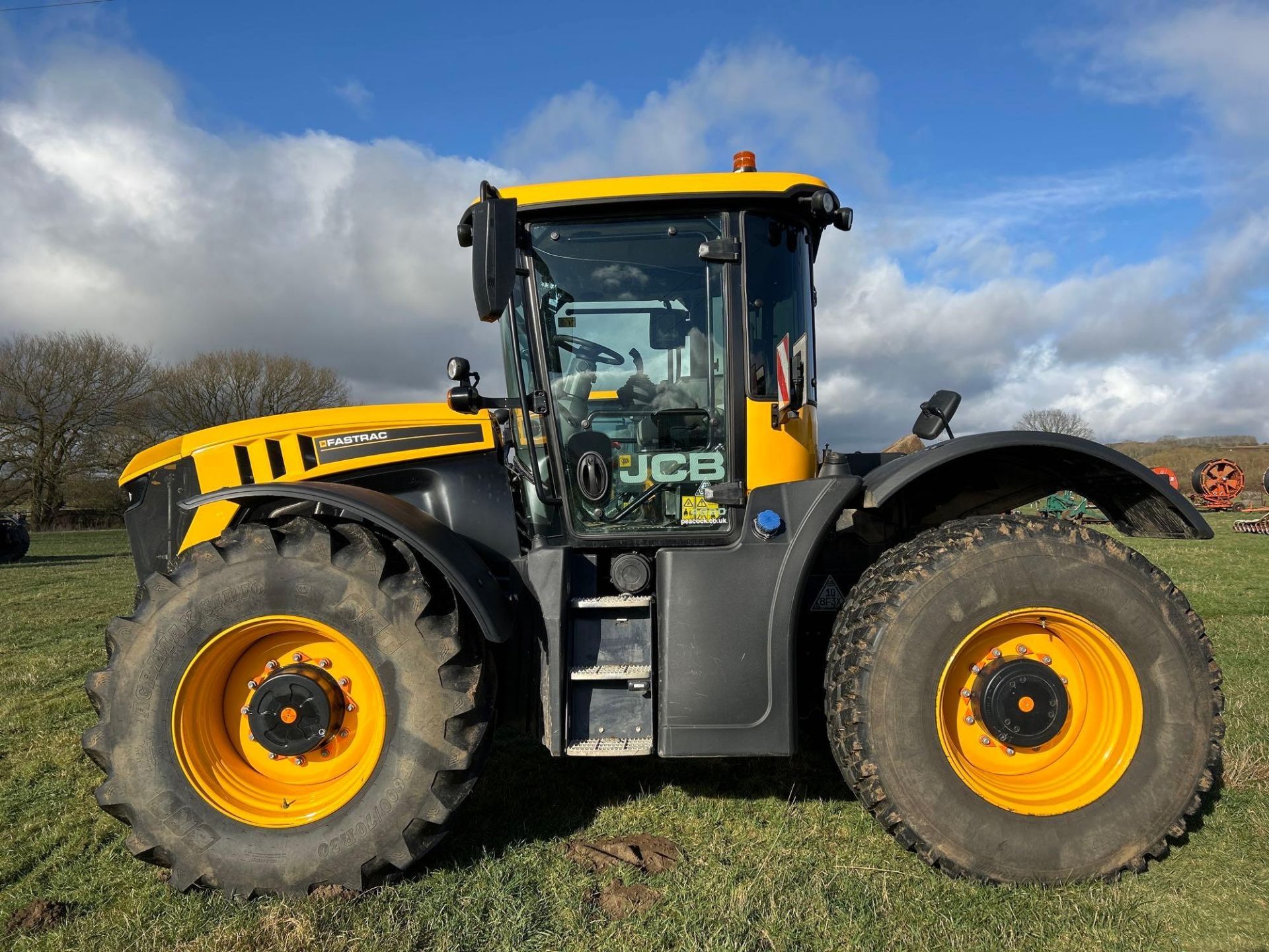 2022 JCB Fastrac 4220 60kph, Vario Transmission, ABS air brakes, 6 cylinder 220Hp SISU engine, all w - Image 3 of 22