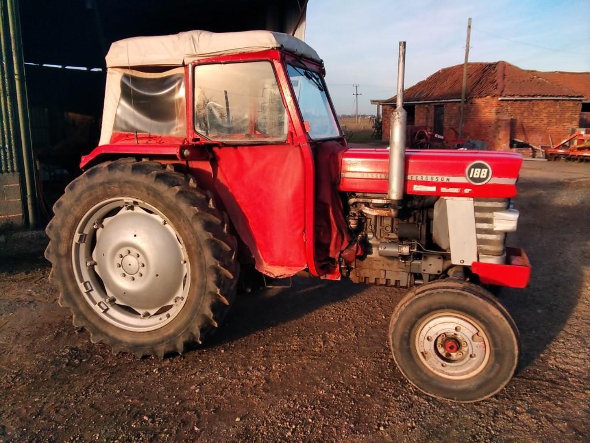 1974 Massey Ferguson 188 MultiPower tractor, 3 spool valves, rear link arms and pickup hitch, benefi - Image 4 of 21