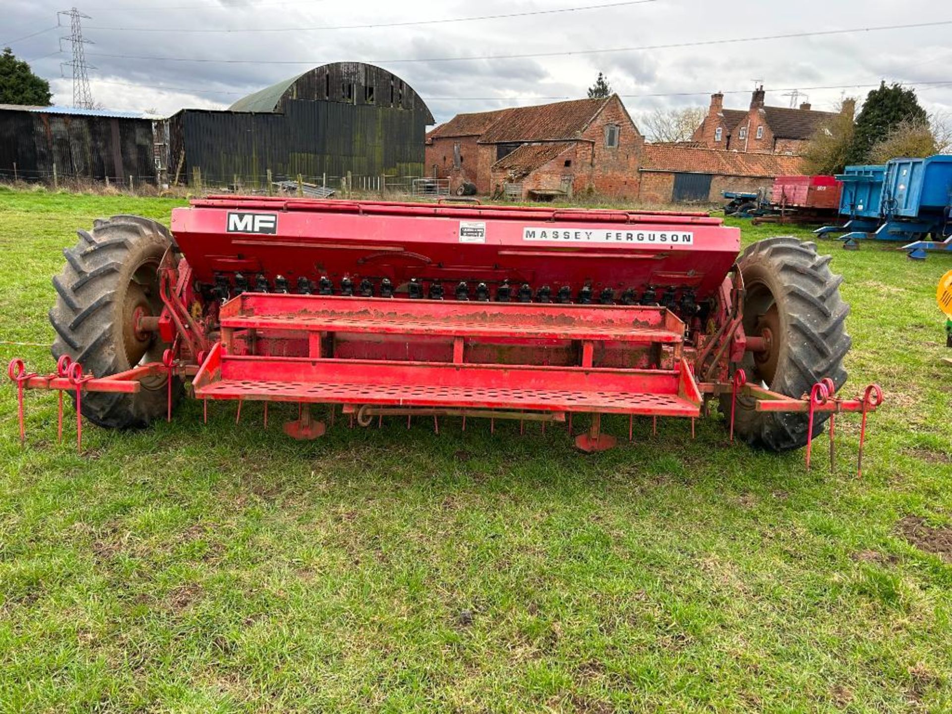 Massey Ferguson 30 3m trailed drill, pre-emergence markers, tramline kit, Reco following harrows, hy - Image 2 of 9