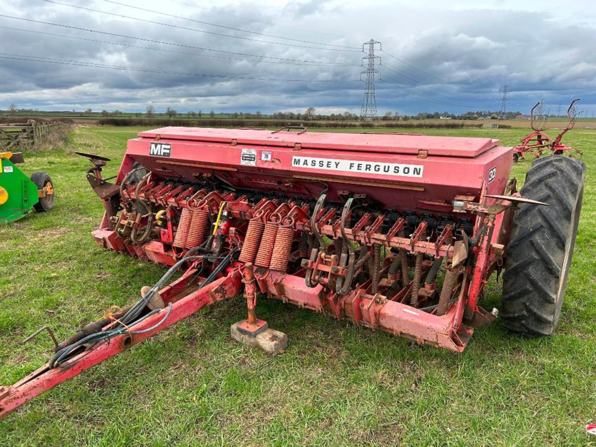 Massey Ferguson 30 3m trailed drill, pre-emergence markers, tramline kit, Reco following harrows, hy - Image 8 of 9