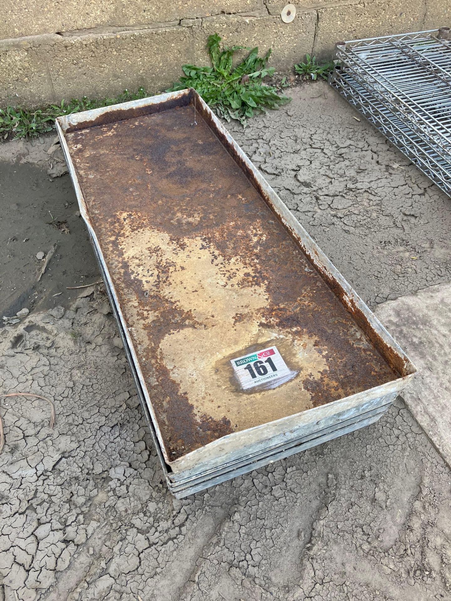 5No galvanised trays (No VAT)