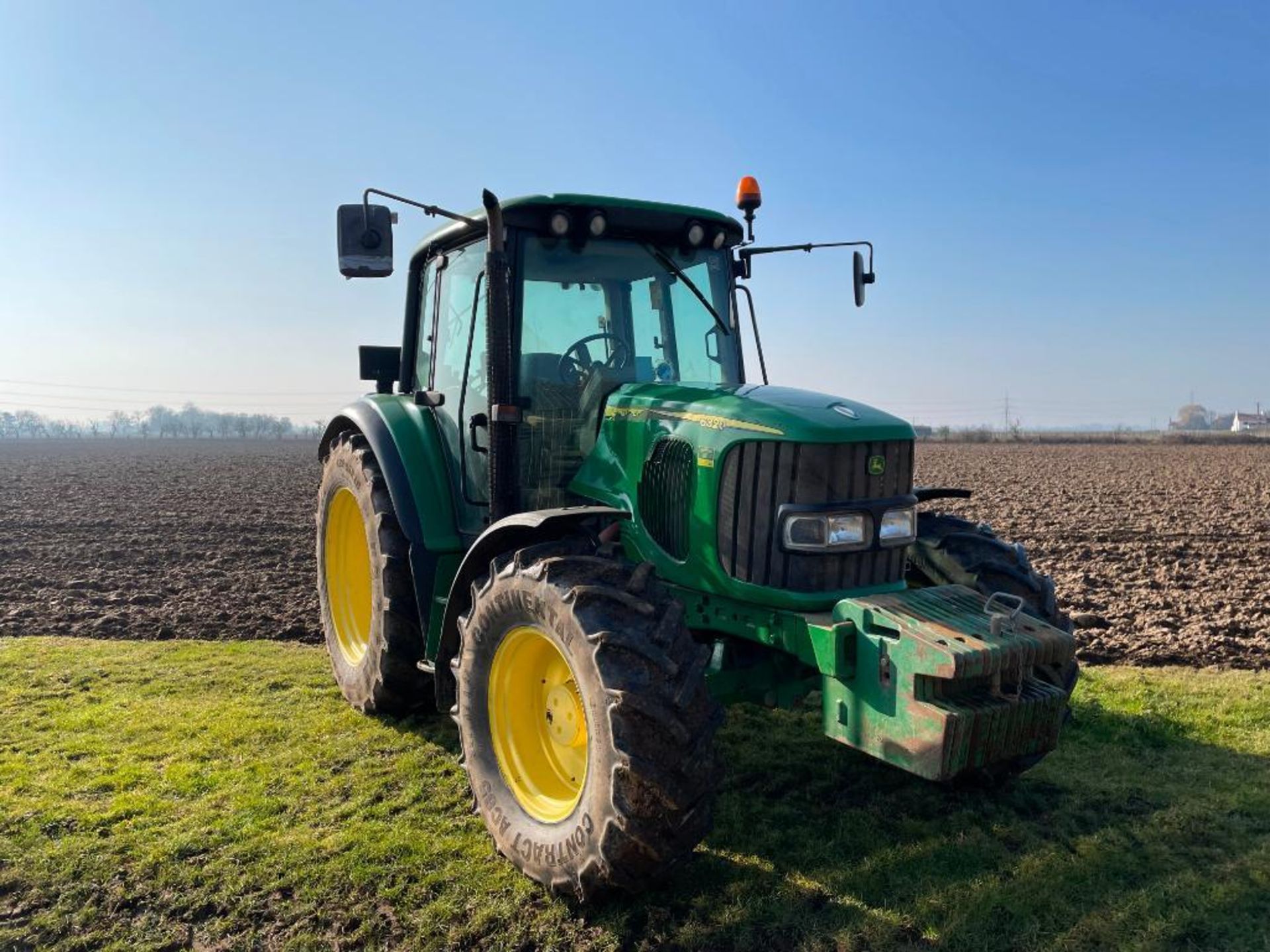 2003 John Deere 6320 40kph Powerquad 4wd tractor with 2 manual spools, 14No 50kg front wafer weights