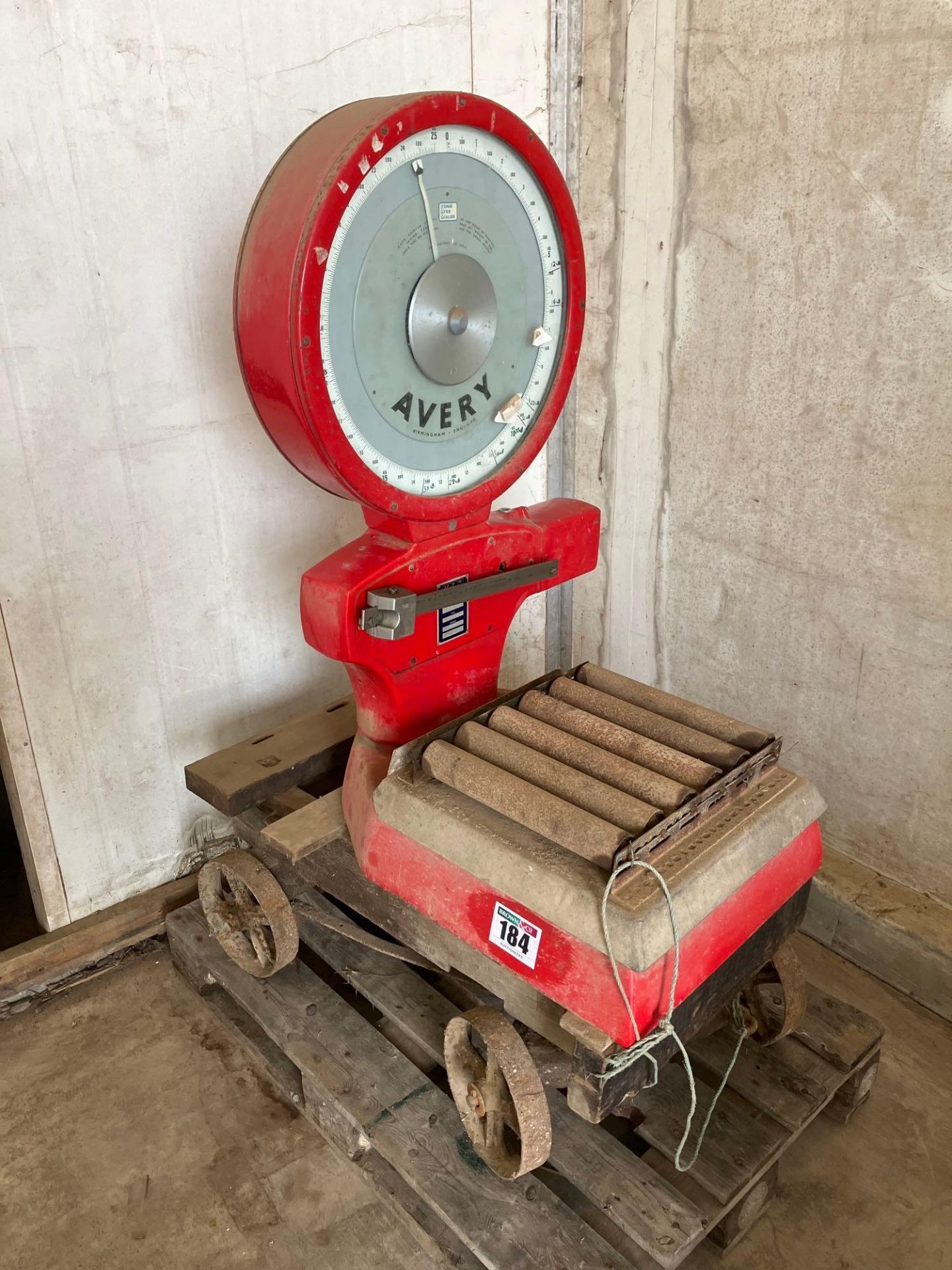 Avery 30kg scales on trolley. Model No: 3303CLB. Serial No: 641201