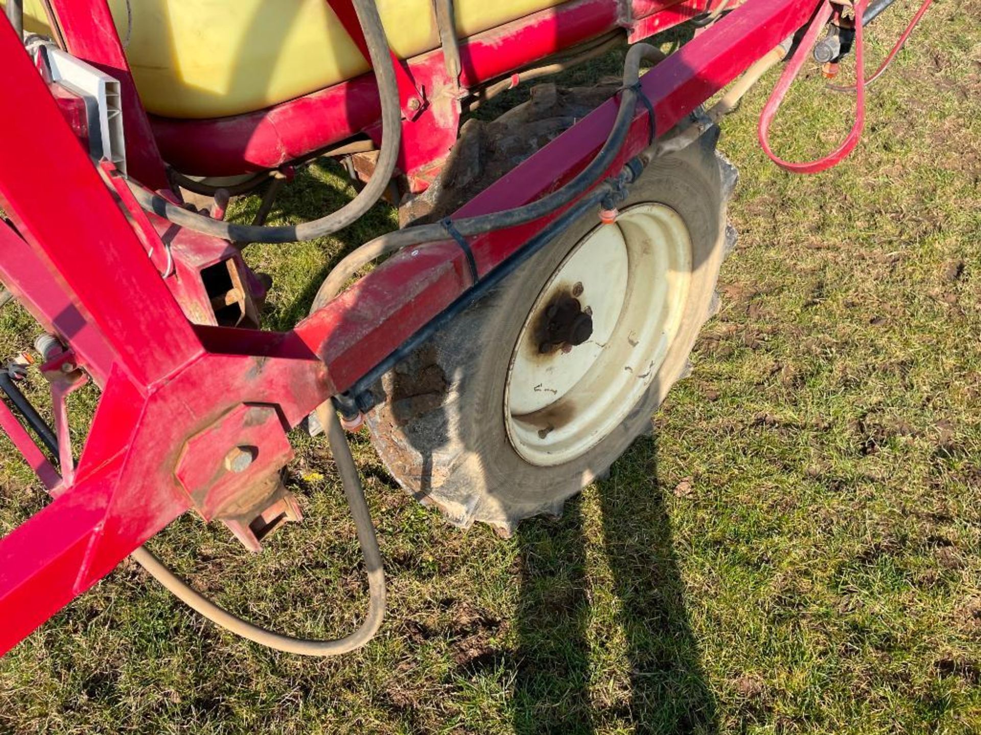 Hardi TRX1000 1000l trailed 12m sprayer with suction bowl, single nozzle lines and clean water tank - Image 8 of 8