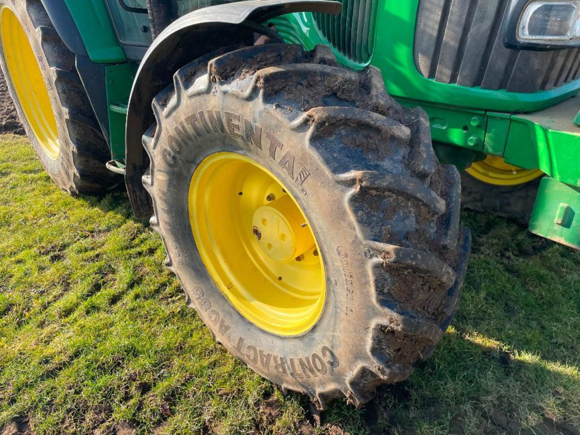 2003 John Deere 6320 40kph Powerquad 4wd tractor with 2 manual spools, 14No 50kg front wafer weights - Image 3 of 20