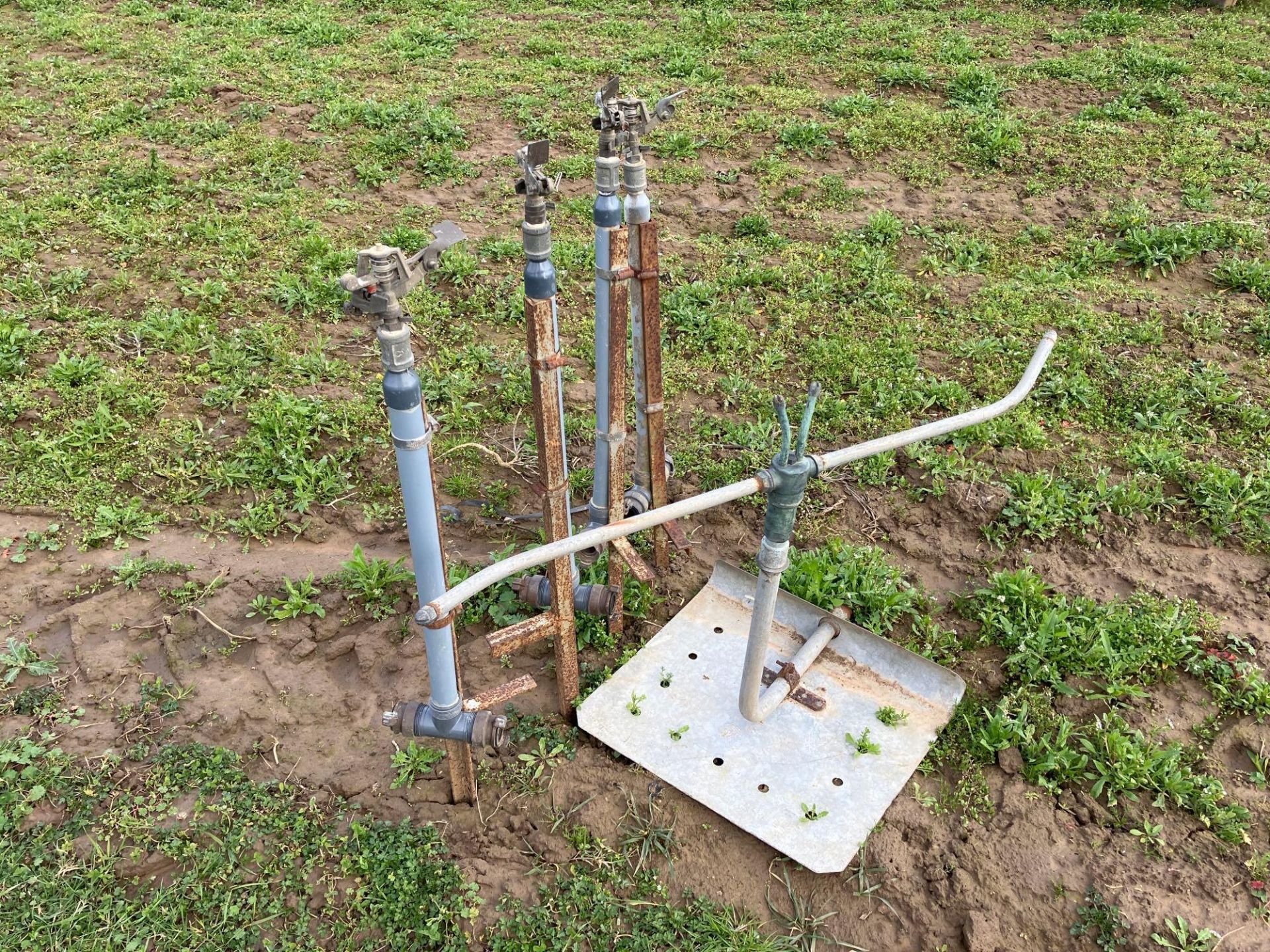 4No irrigation sprinklers, 1No garden sprinkler and irrigation spares - Image 2 of 2