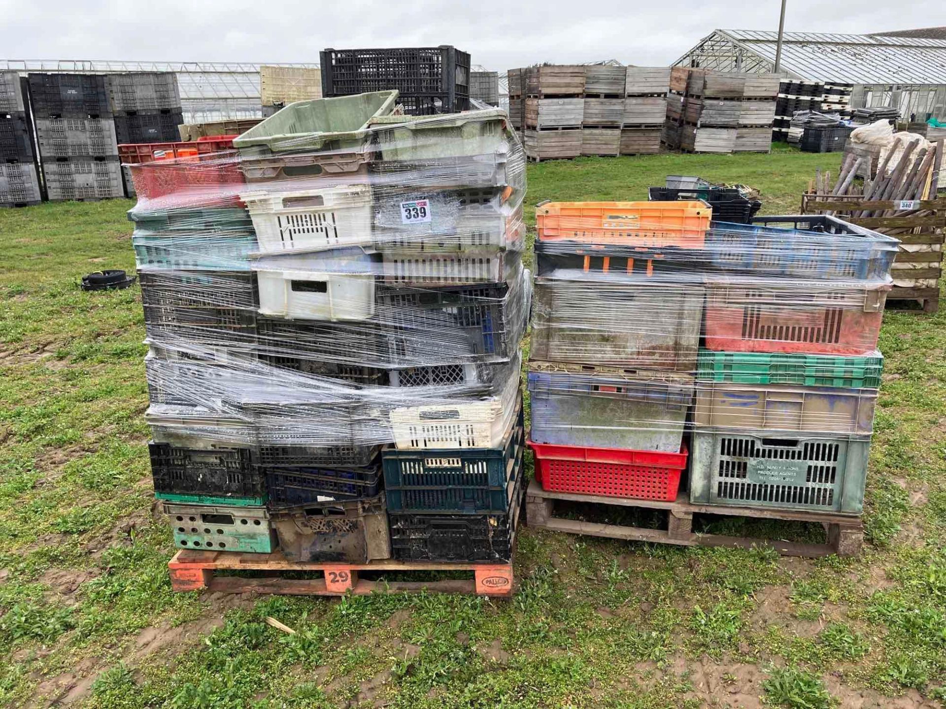 Quantity plastic crates