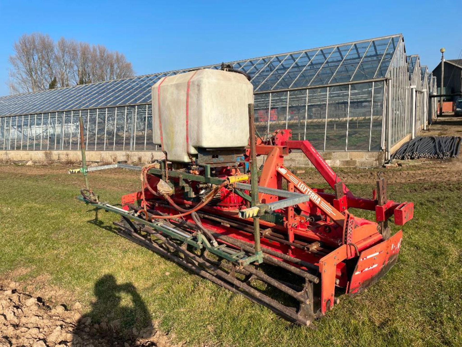 Lely Terra 300/45 3m power harrow with 6 leg Pancracker and rear spiral roller c/w spray kit and tan - Image 6 of 7